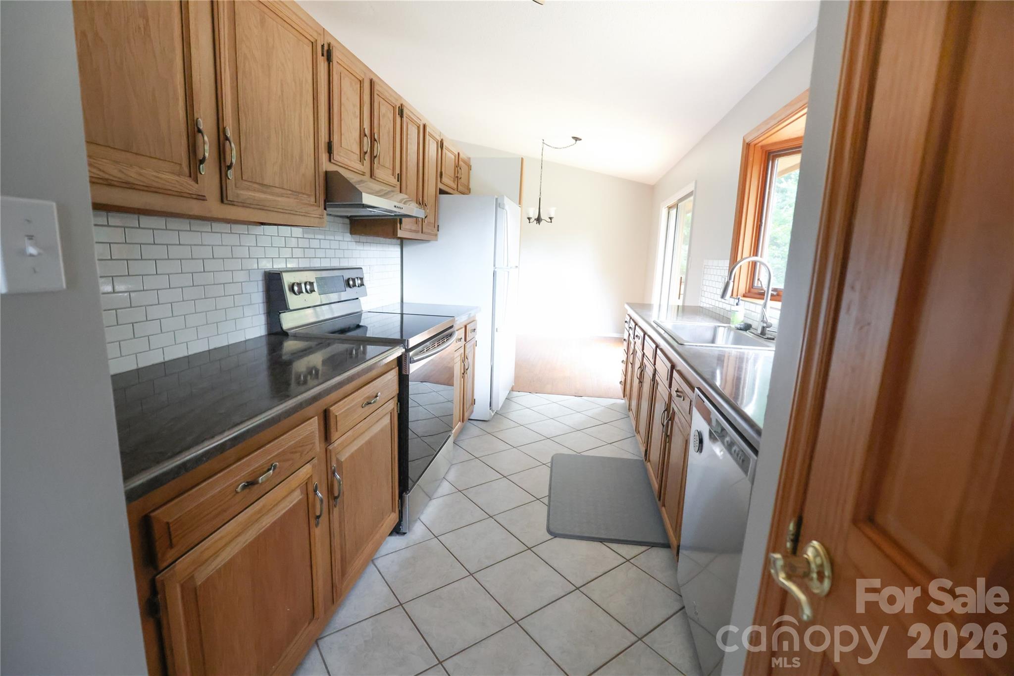 5516 Brookwood Lane Property Photo 6