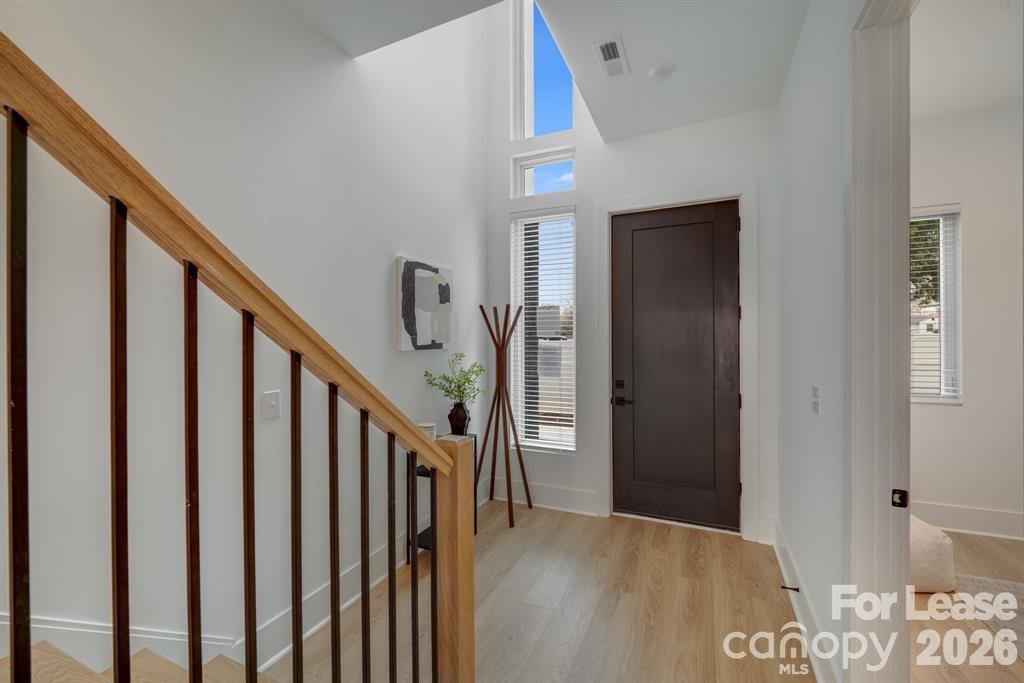 1213 E 36th Street Property Photo 7