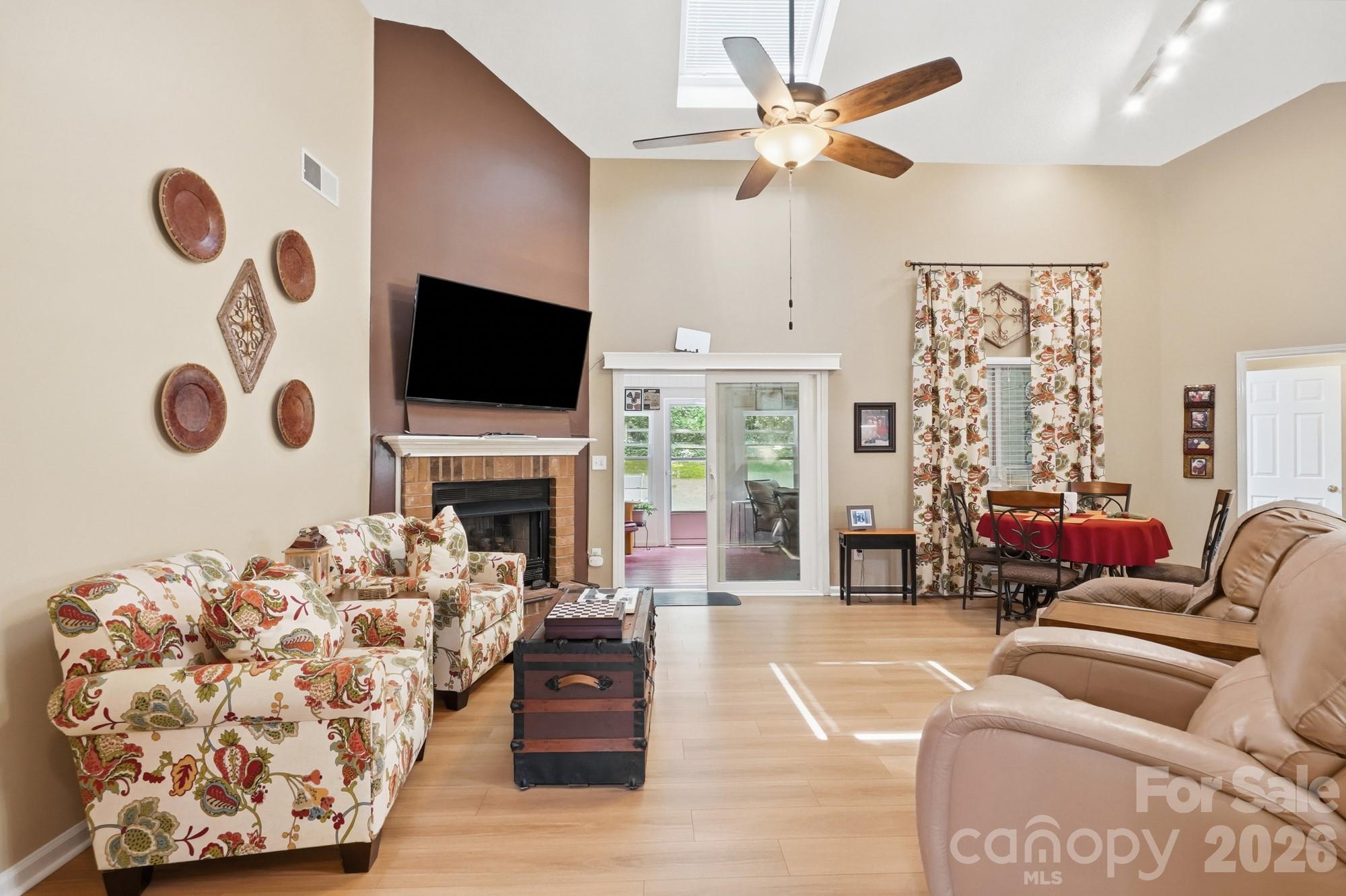 270 Charter Oak Court Property Photo 3