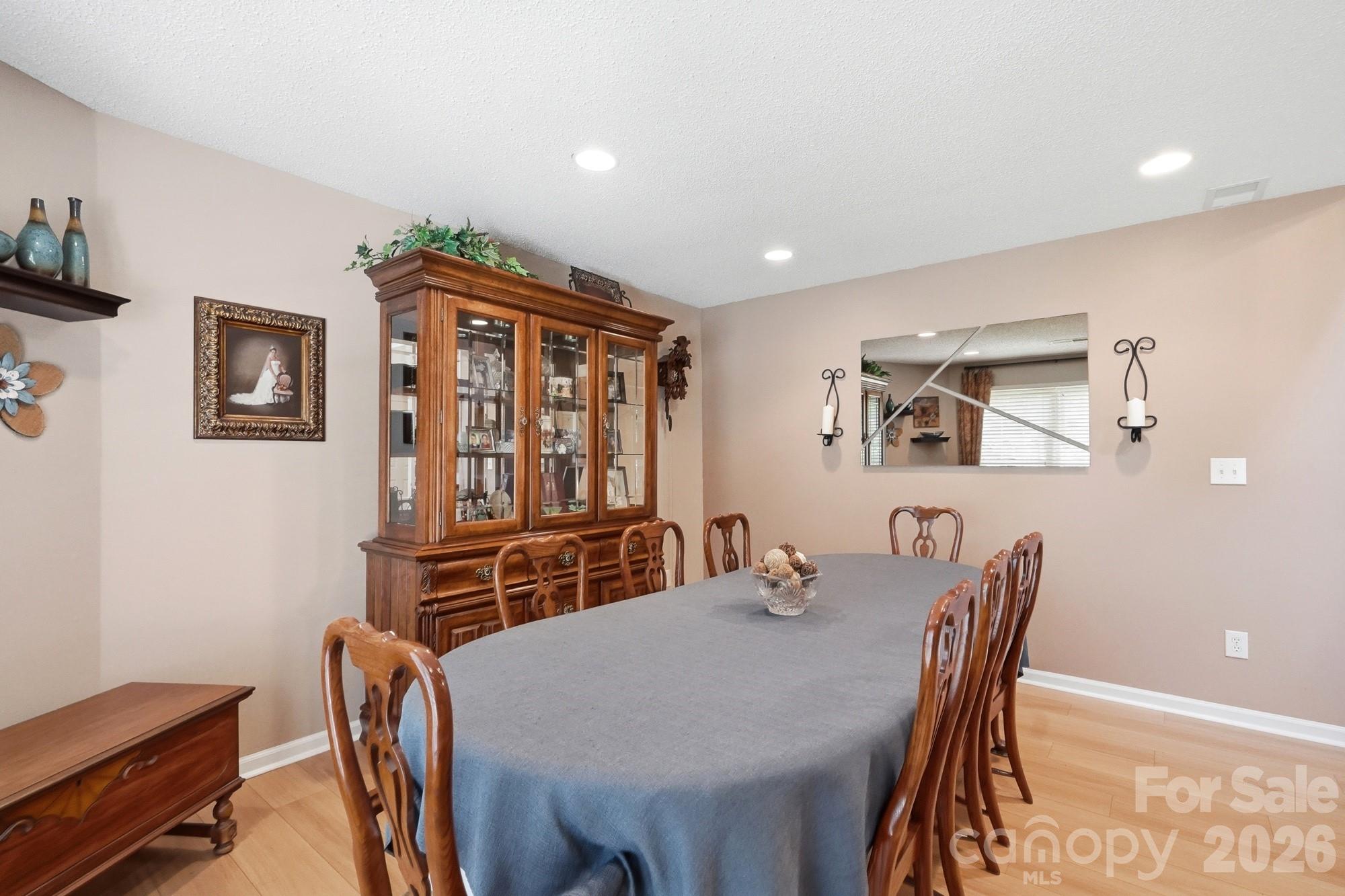 270 Charter Oak Court Property Photo 8
