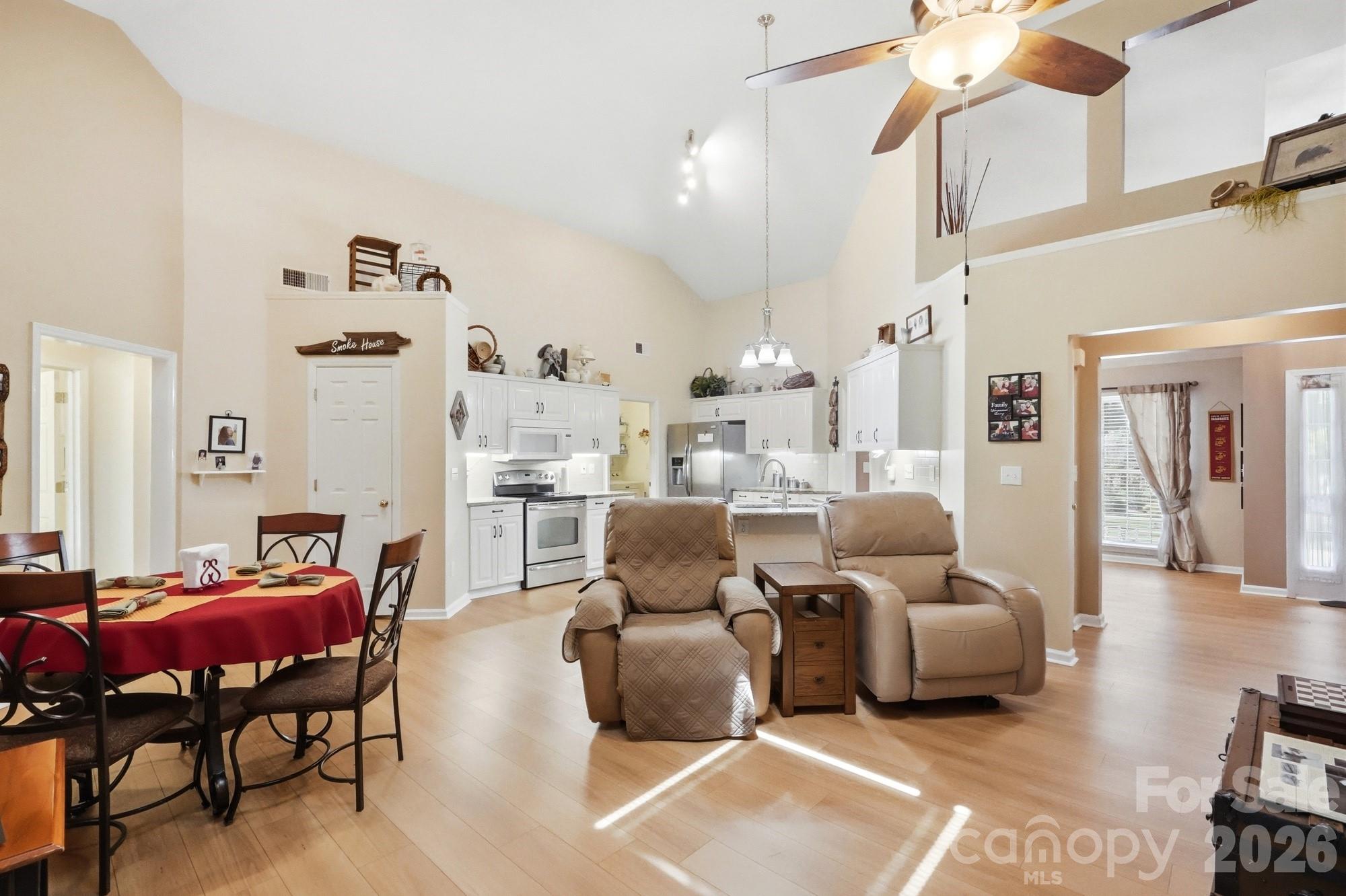 270 Charter Oak Court Property Photo 10