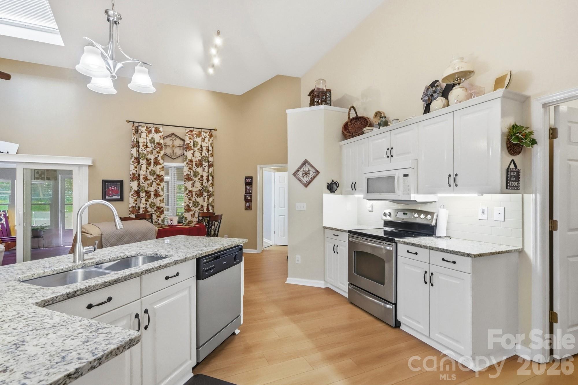 270 Charter Oak Court Property Photo 12