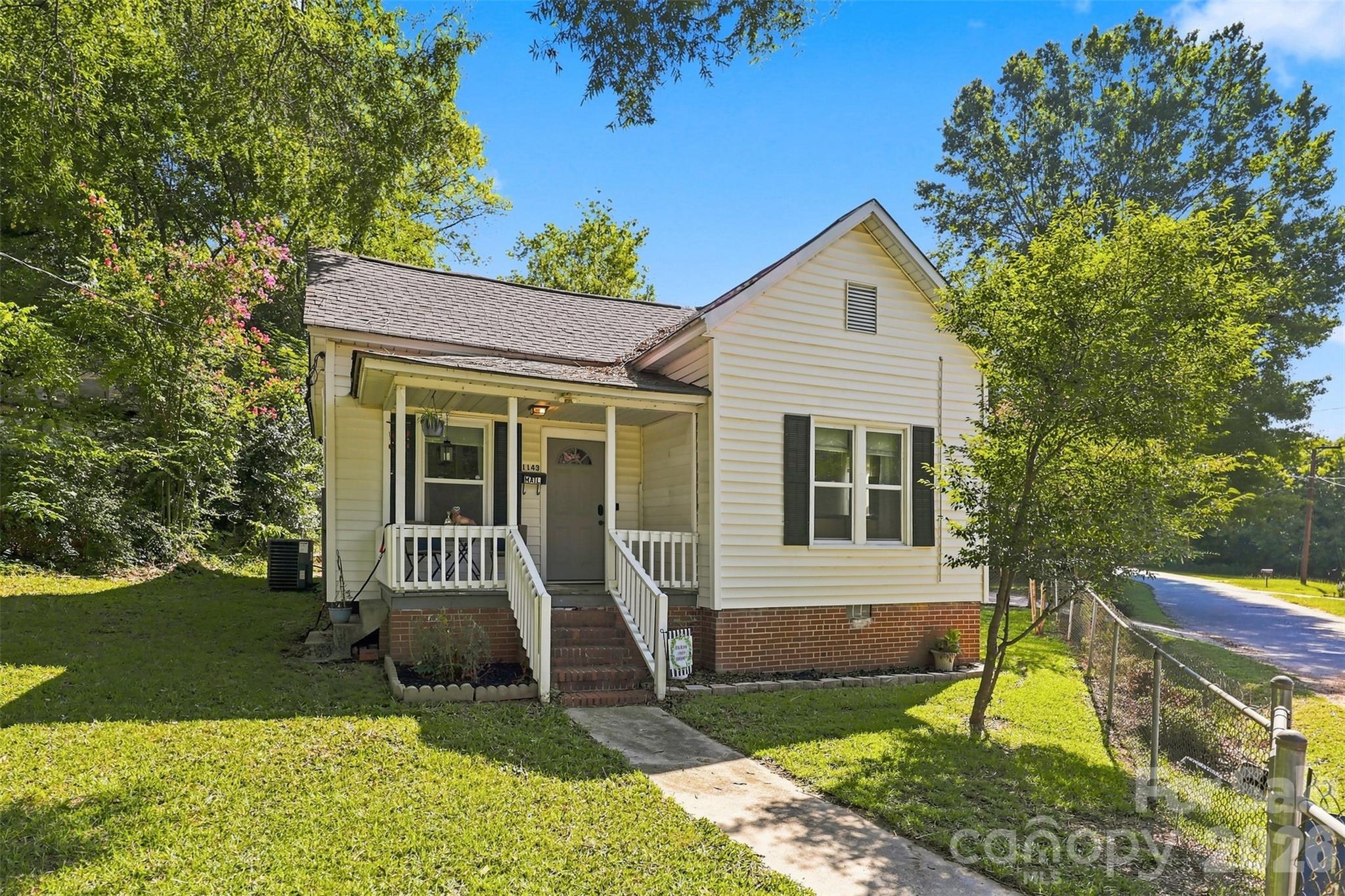 1143 9th Street Property Photo 1