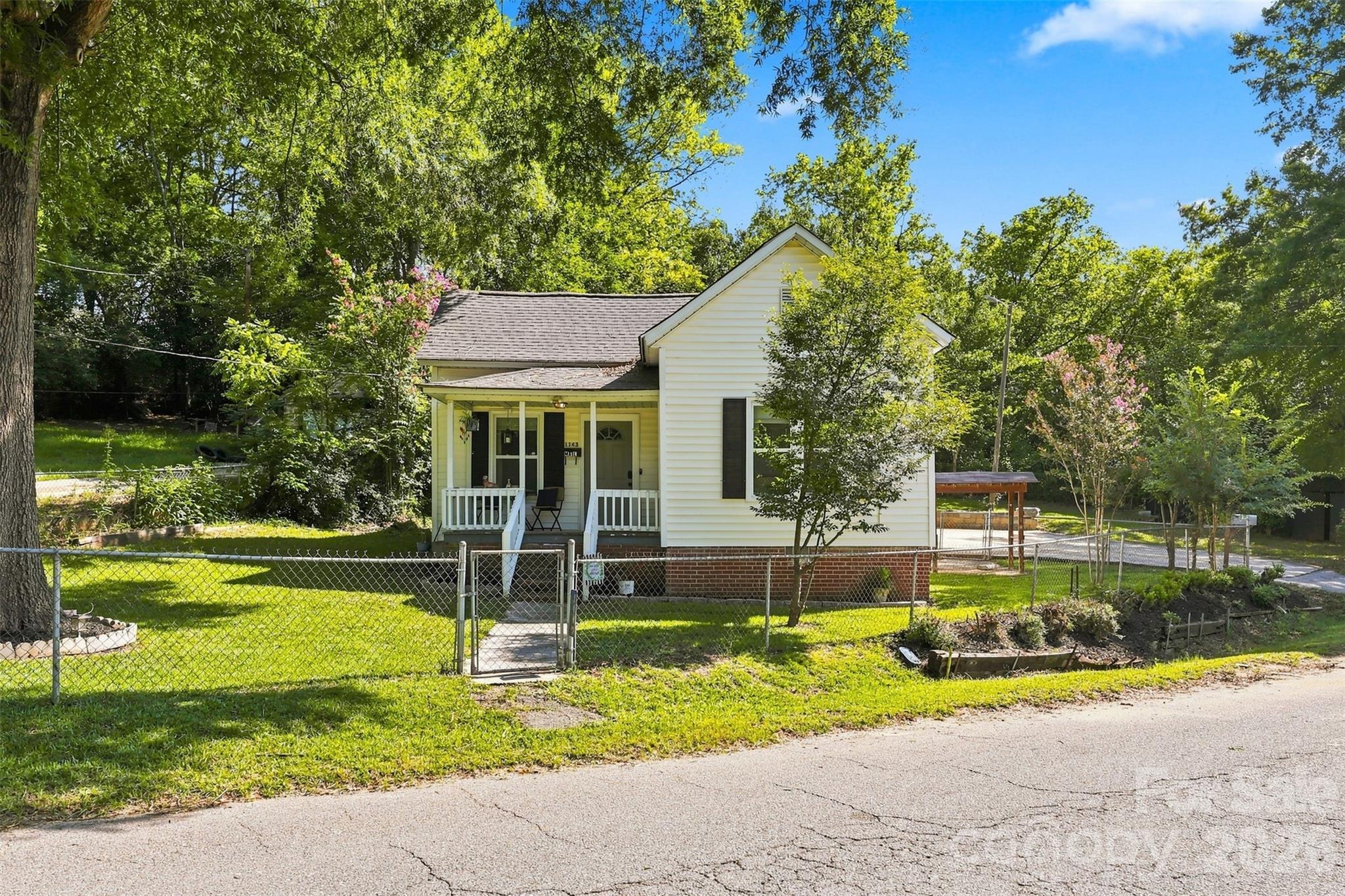 1143 9th Street Property Photo 2