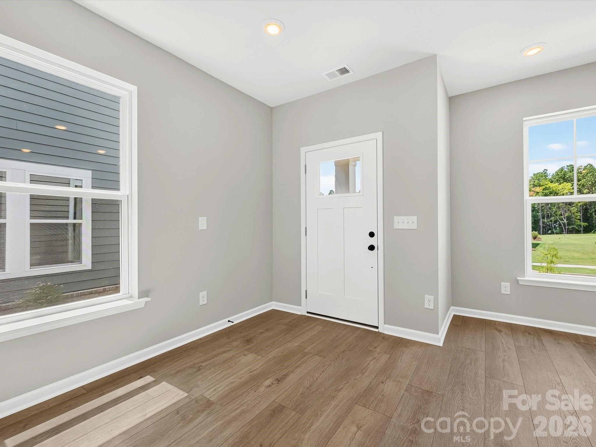 573 Cape Cod Way Property Photo 4