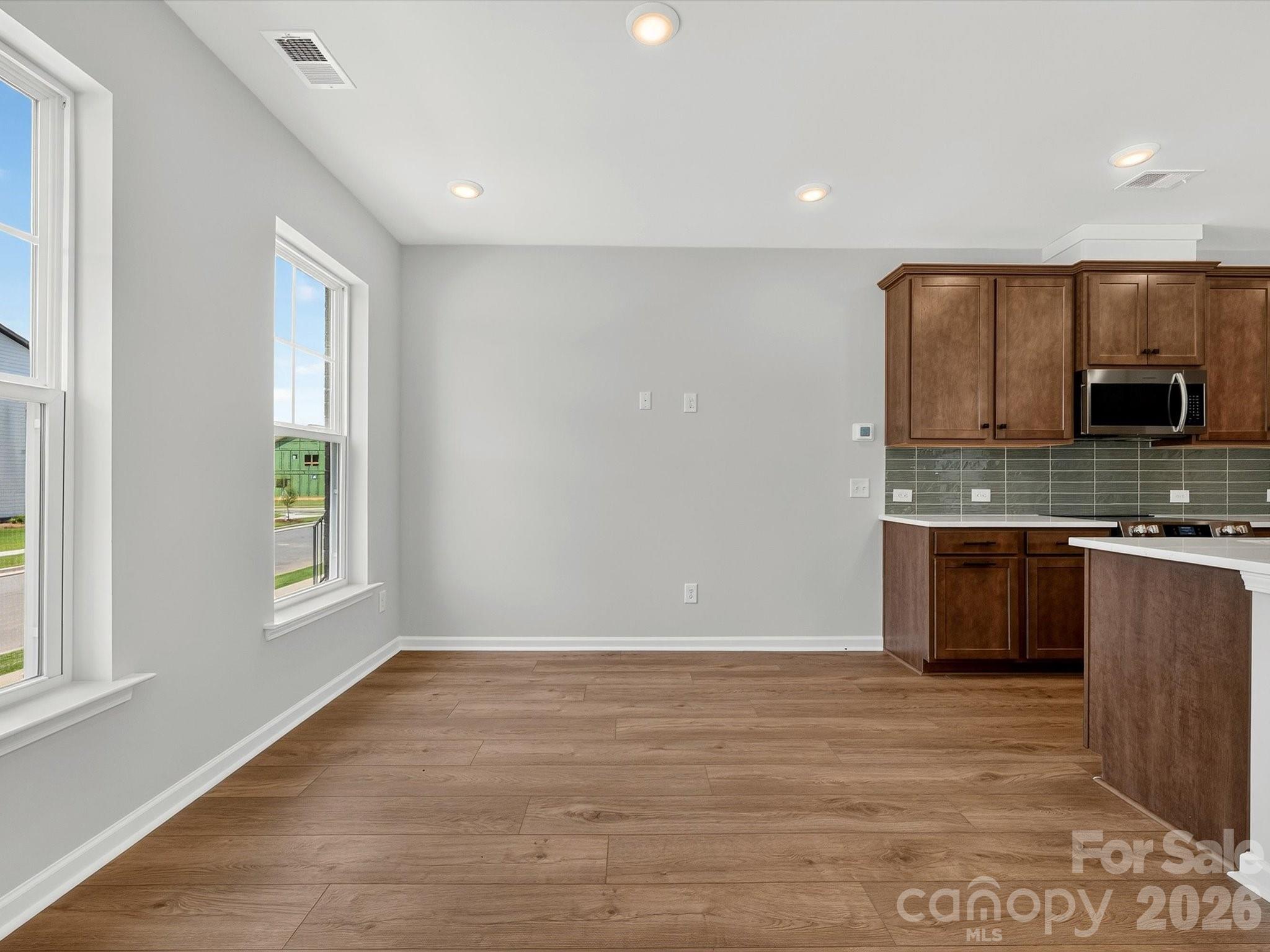573 Cape Cod Way Property Photo 8