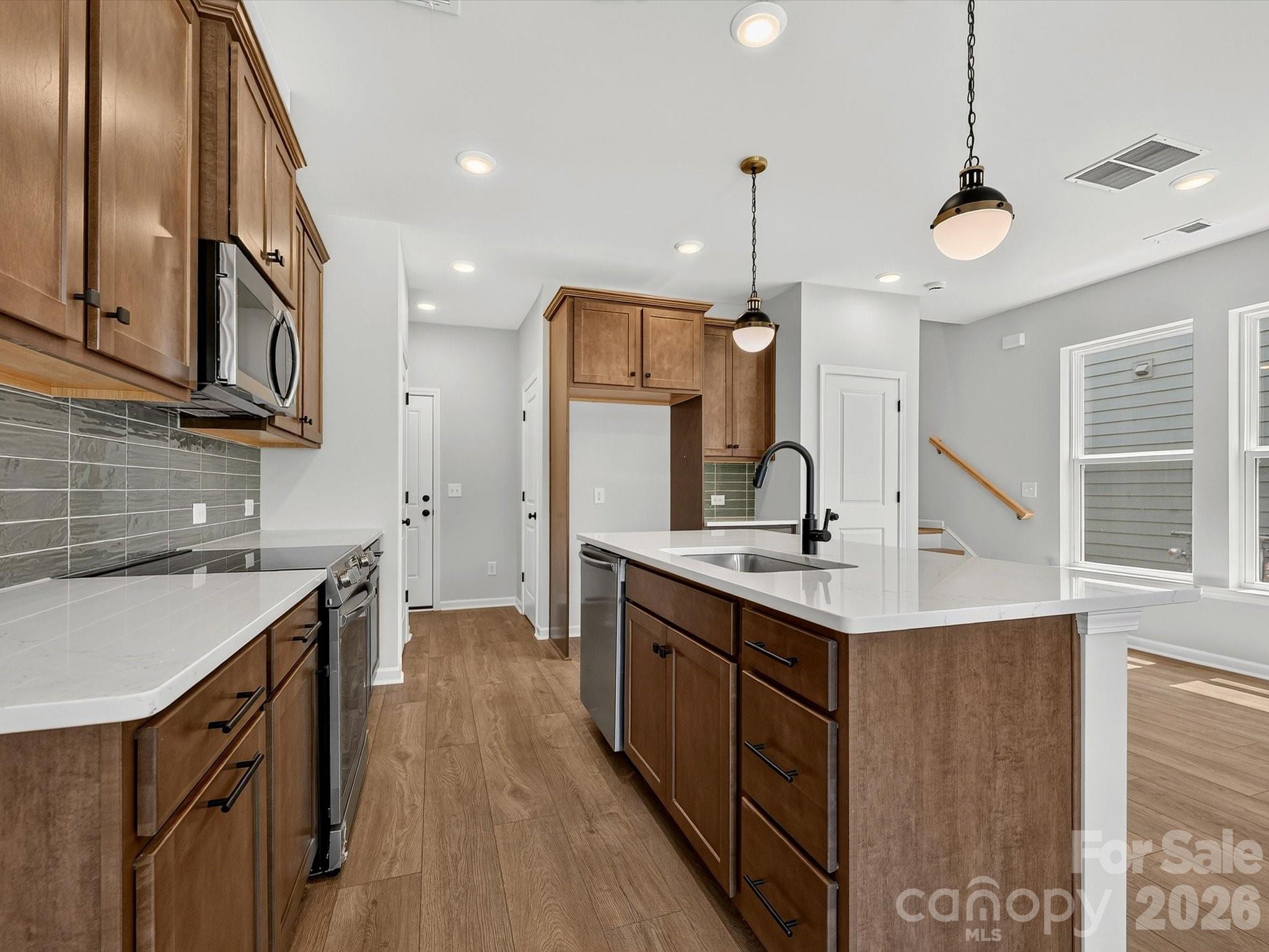 573 Cape Cod Way Property Photo 14