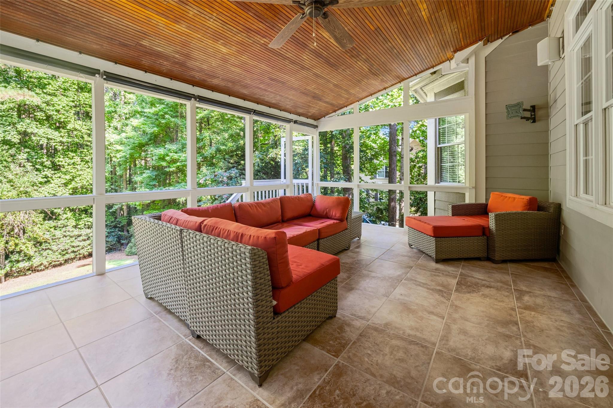 2455 Talbot Court Property Photo 4