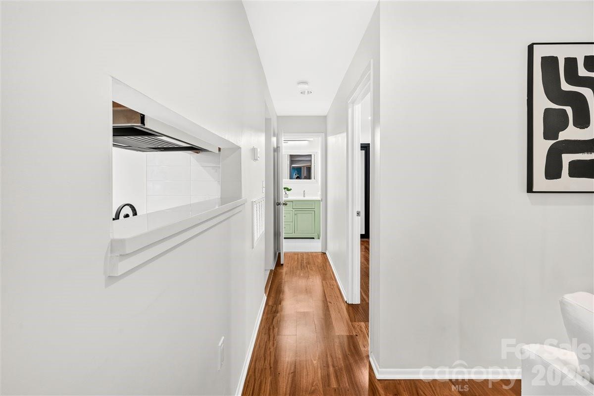 4906 Sardis Road D Property Photo 5
