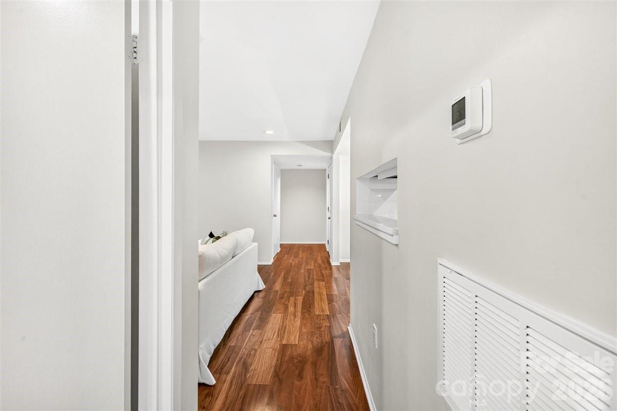 4906 Sardis Road D Property Photo 7