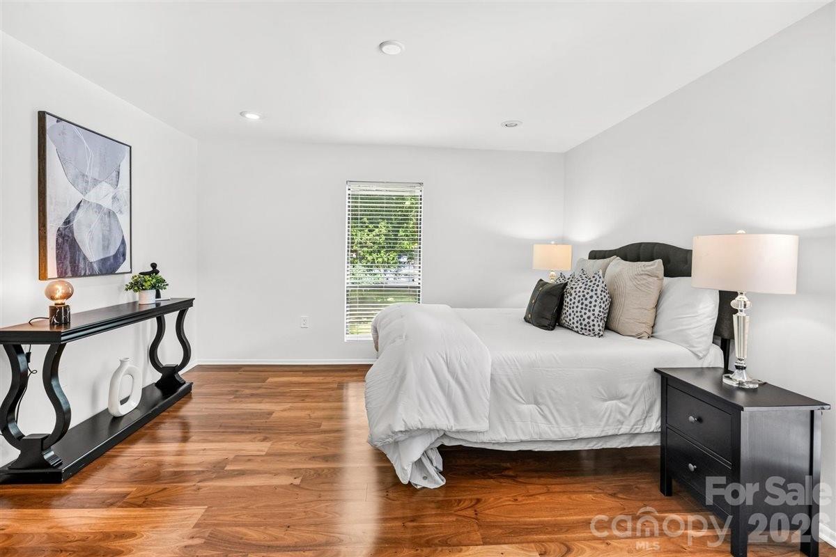 4906 Sardis Road D Property Photo 10