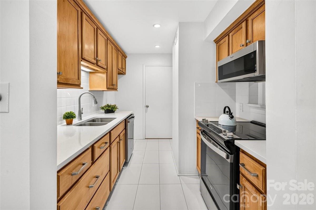 4906 Sardis Road D Property Photo 16