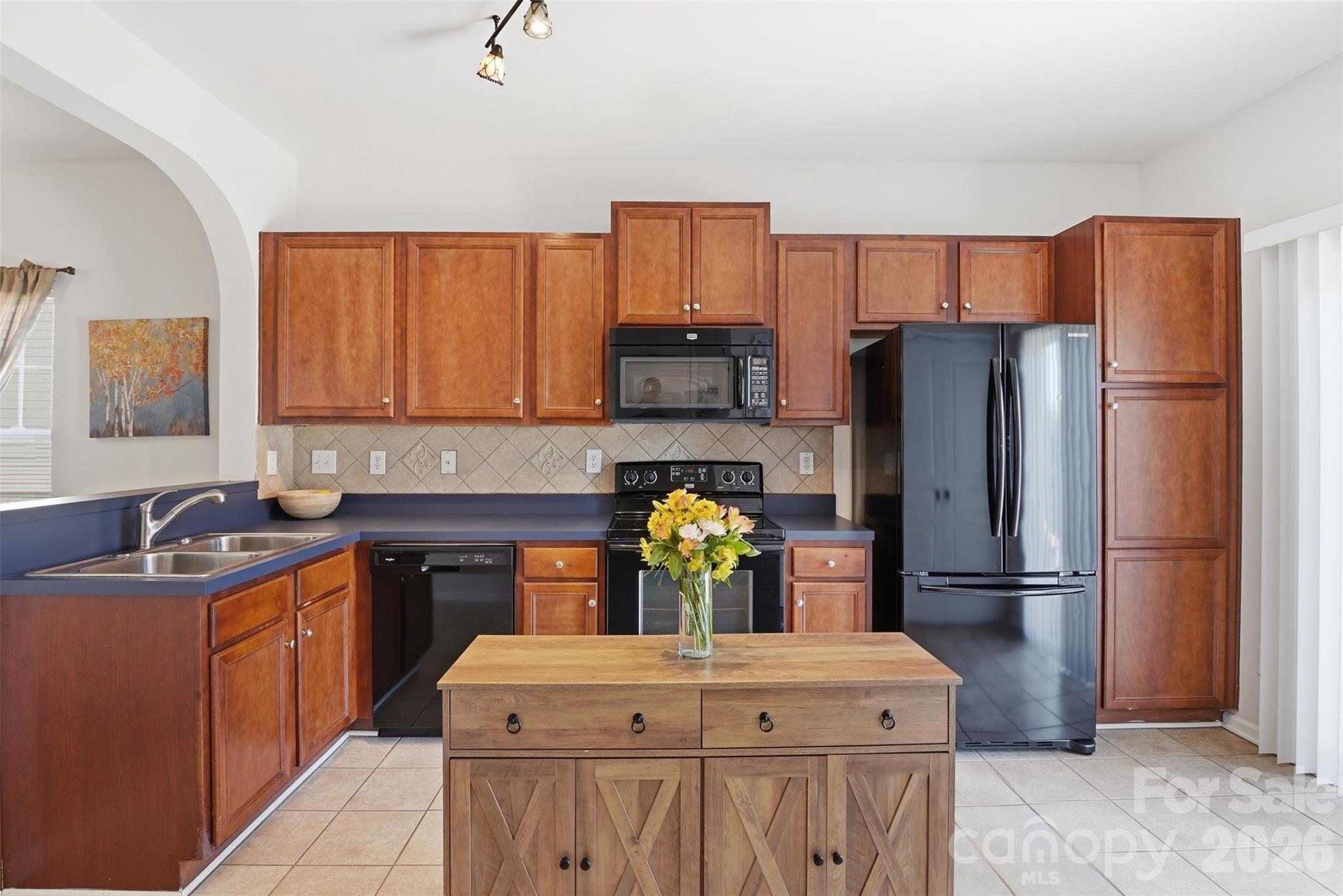 1012 Laparc Lane Property Photo 4