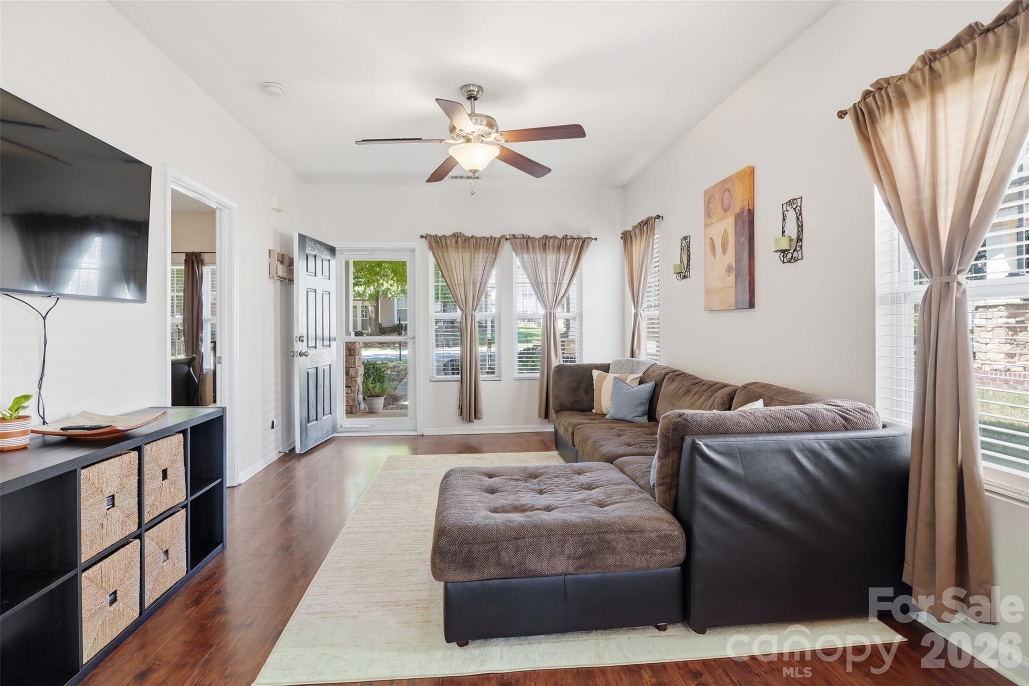 1012 Laparc Lane Property Photo 8