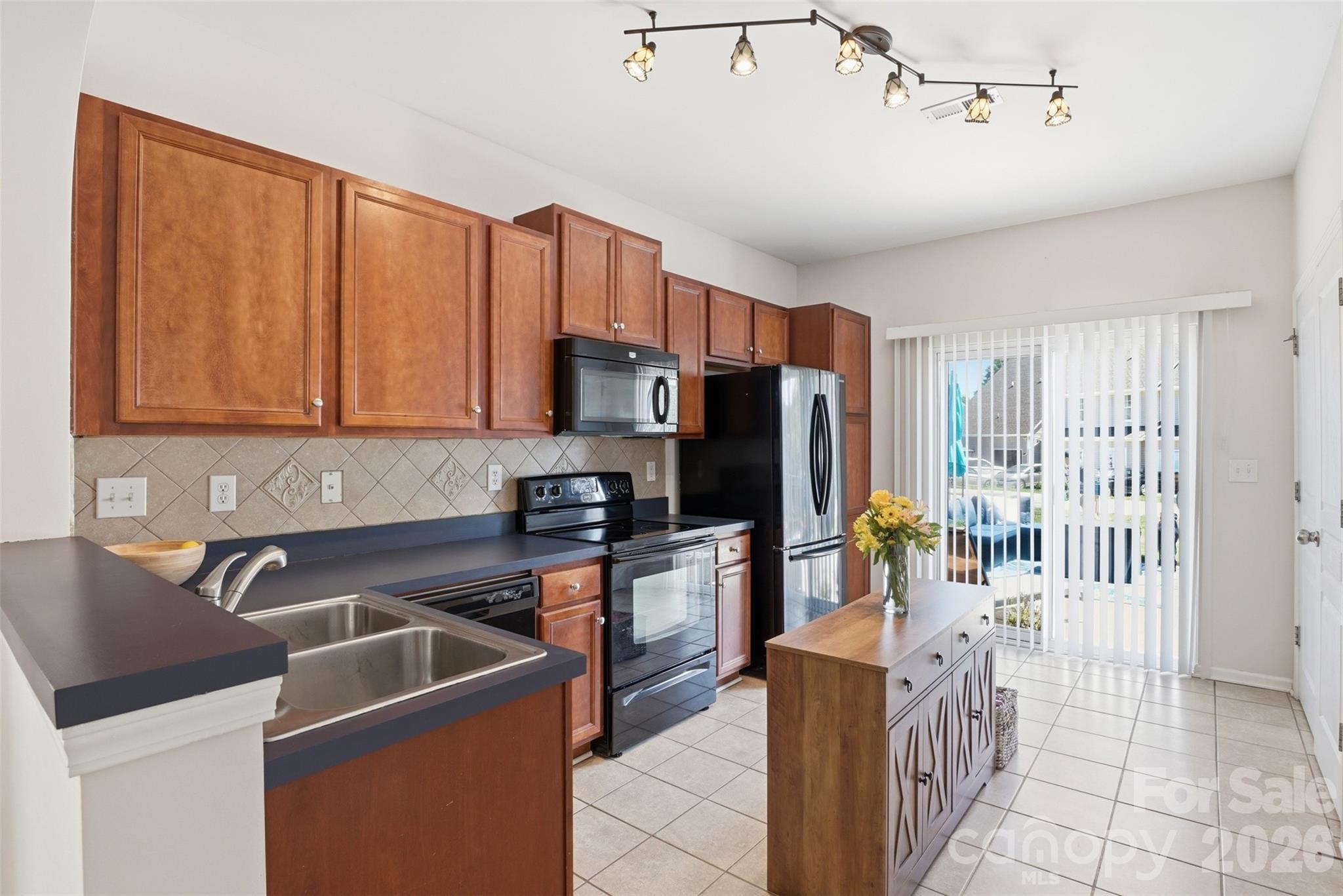 1012 Laparc Lane Property Photo 11