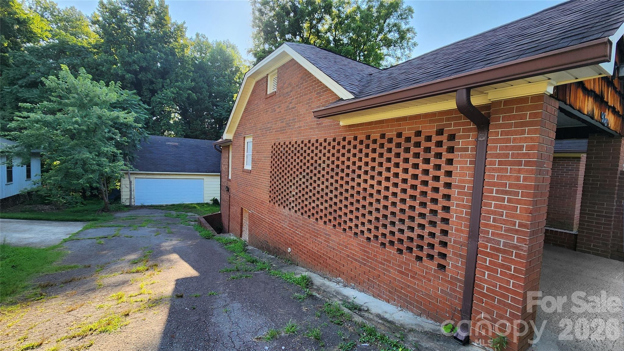 906 Trogdon Street Property Photo 2