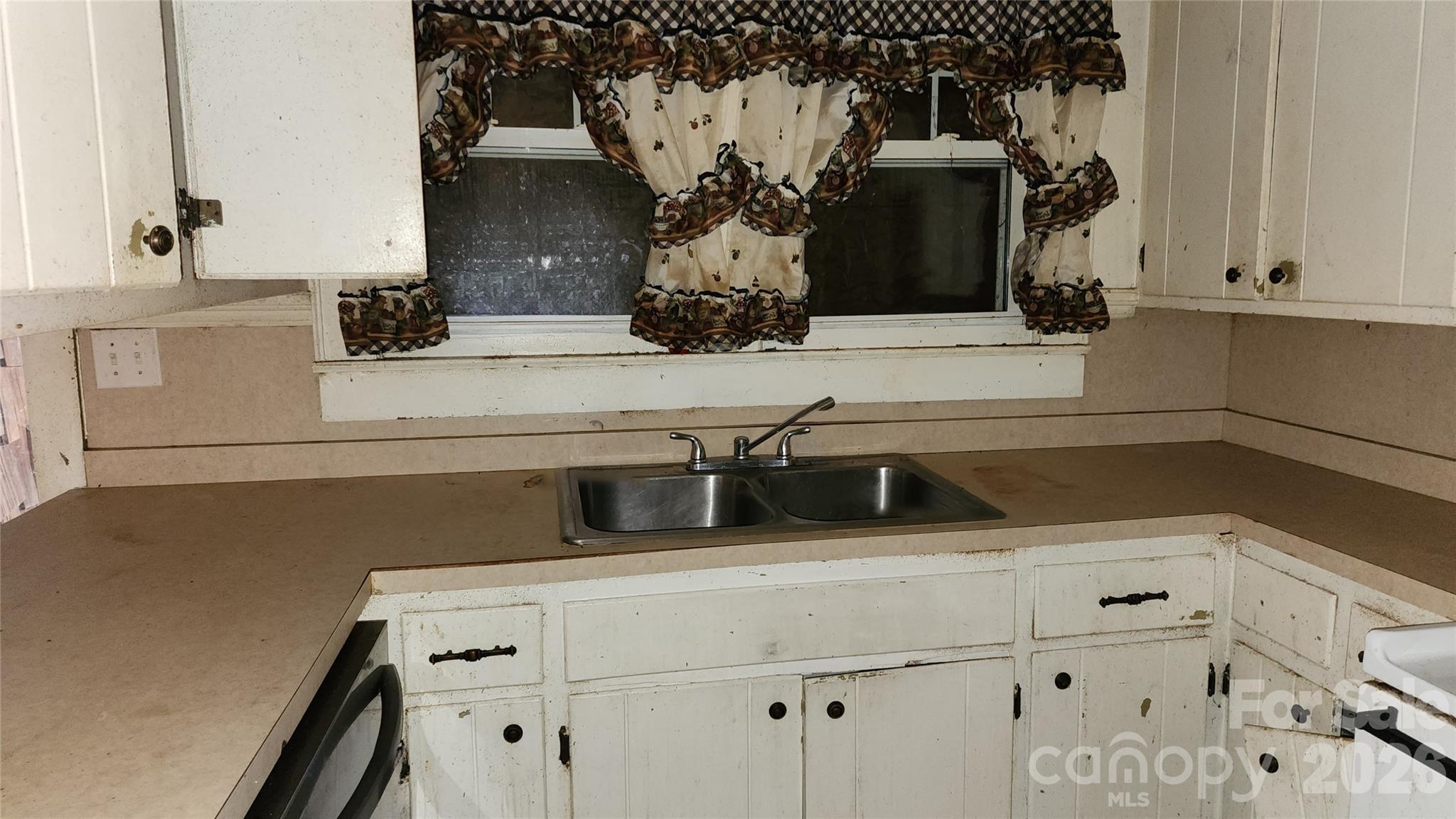 906 Trogdon Street Property Photo 5