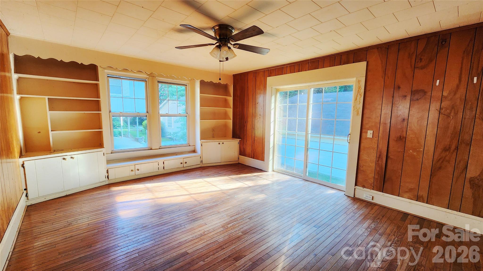 906 Trogdon Street Property Photo 8