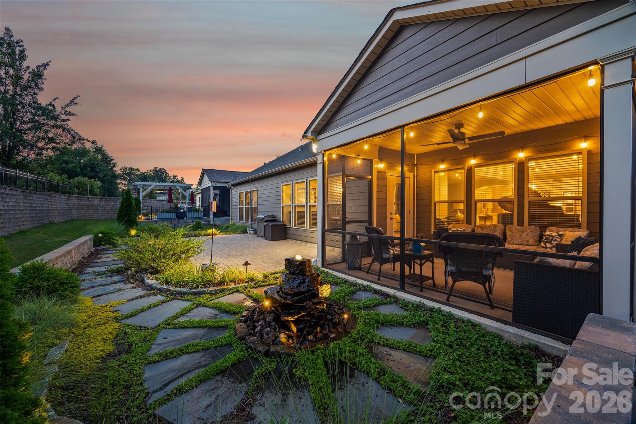 1521 Carolina Orchards Boulevard Property Photo 1