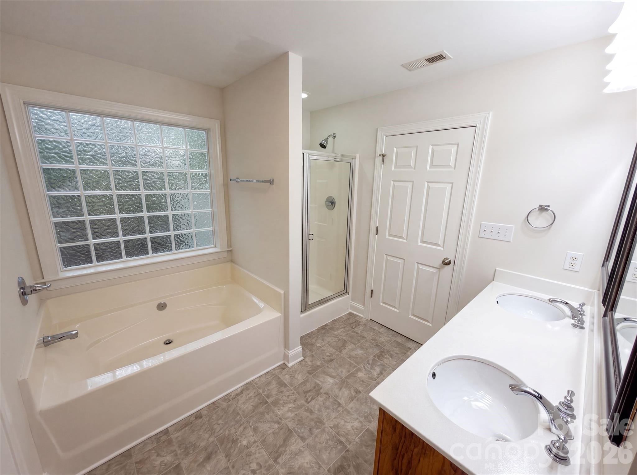 2037 Olde Towne Drive Property Photo 9