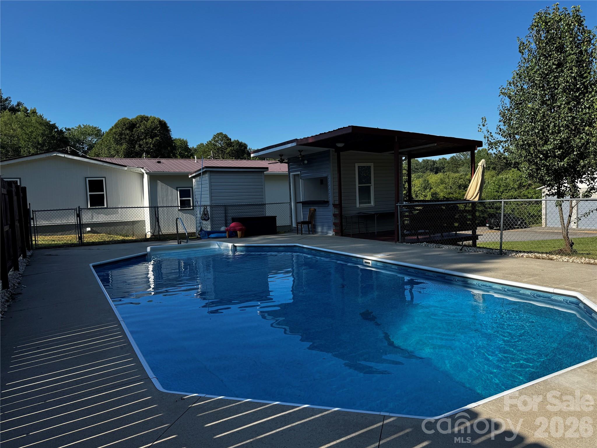 2295 Shady Grove Road Property Photo 9