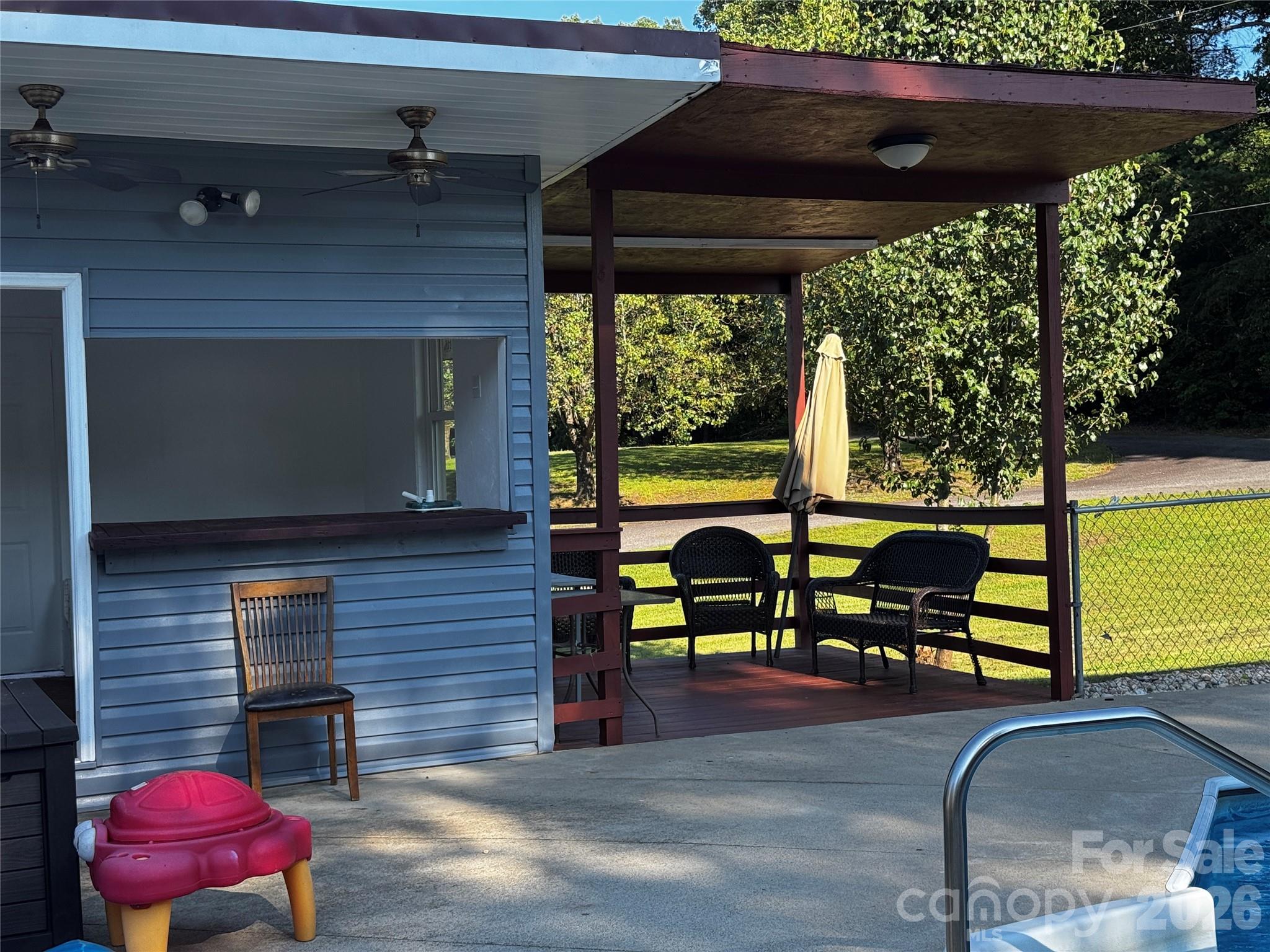 2295 Shady Grove Road Property Photo 11