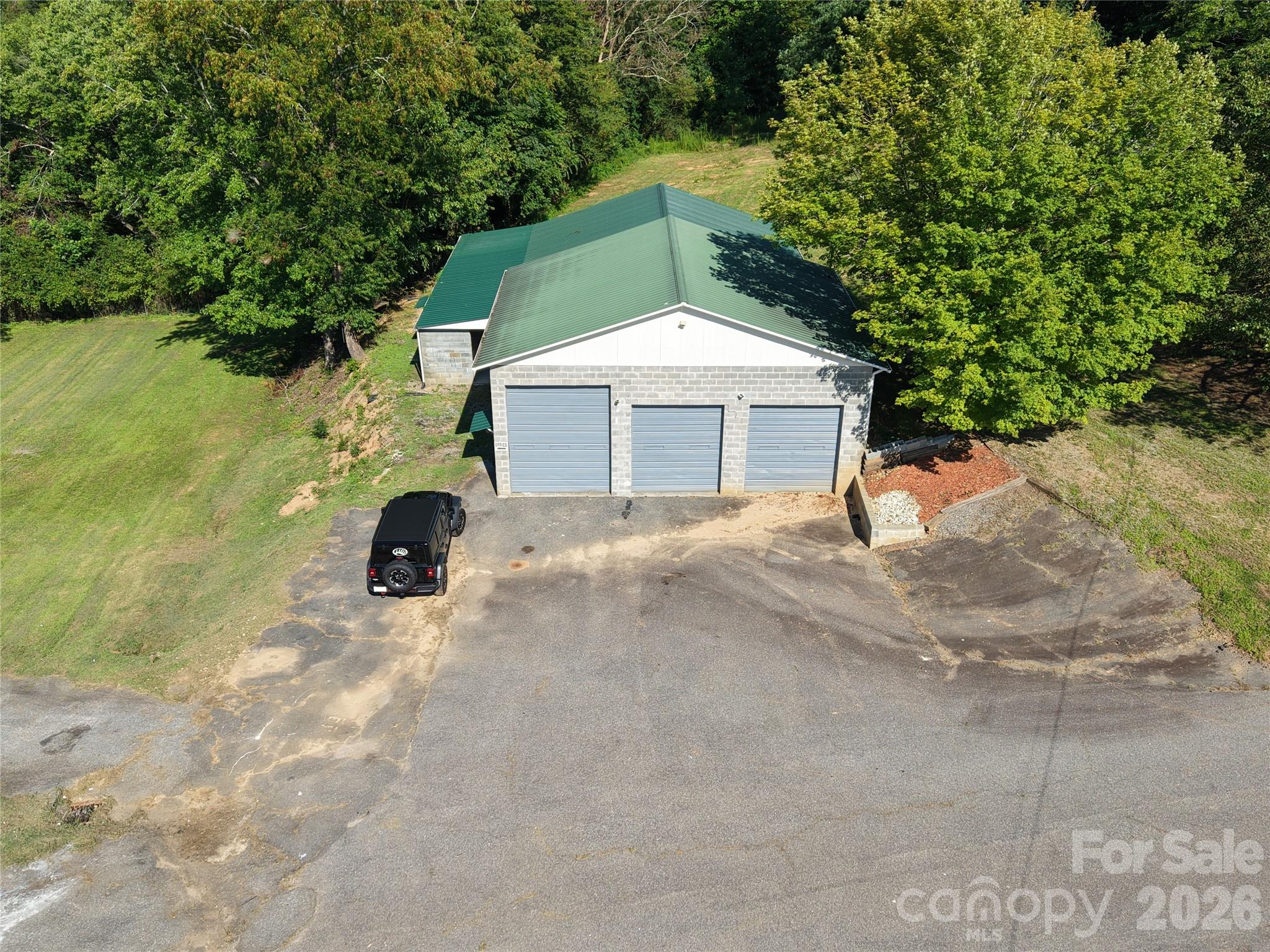 2295 Shady Grove Road Property Photo 12