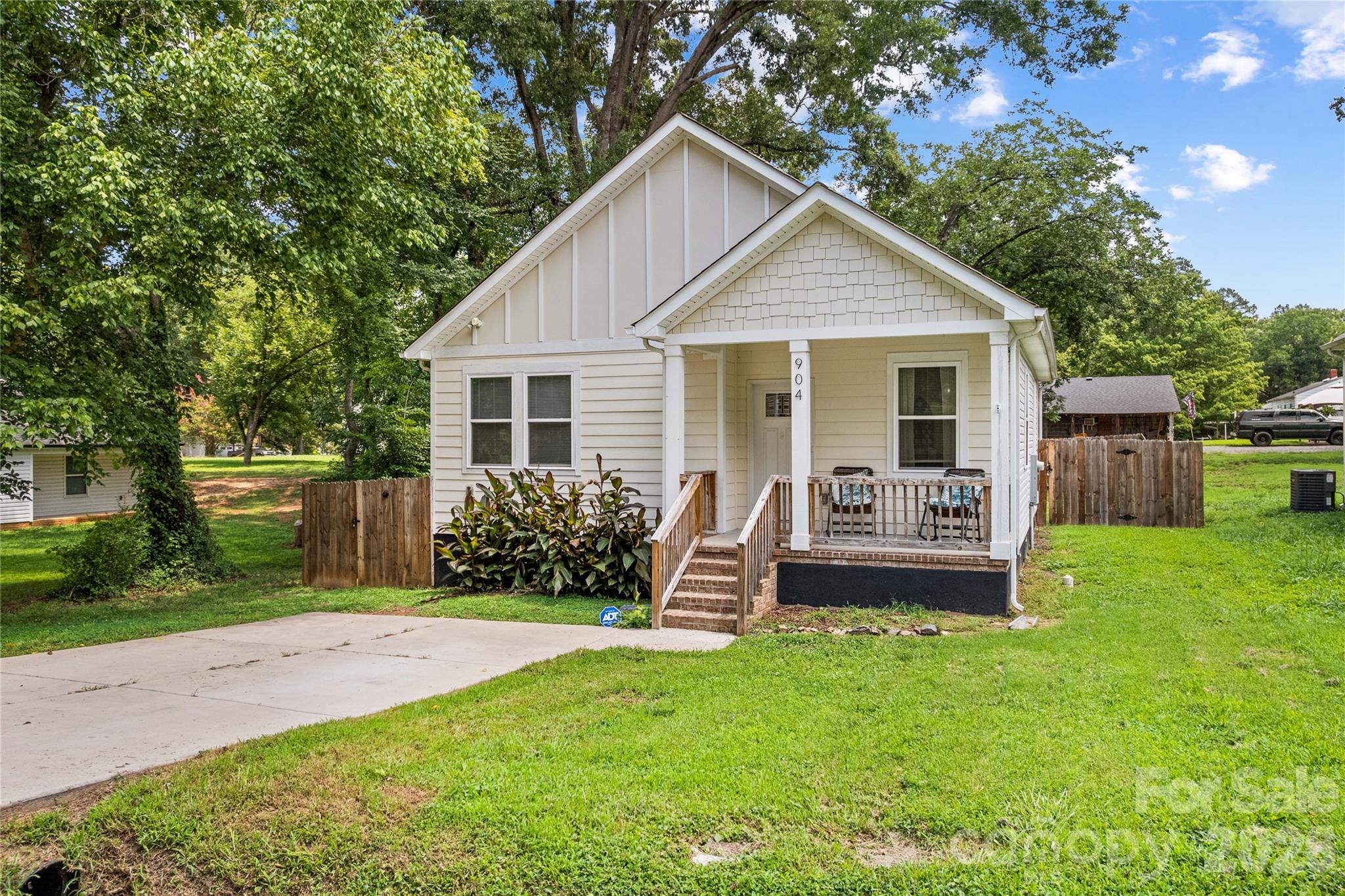 904 4th Street Property Photo 2