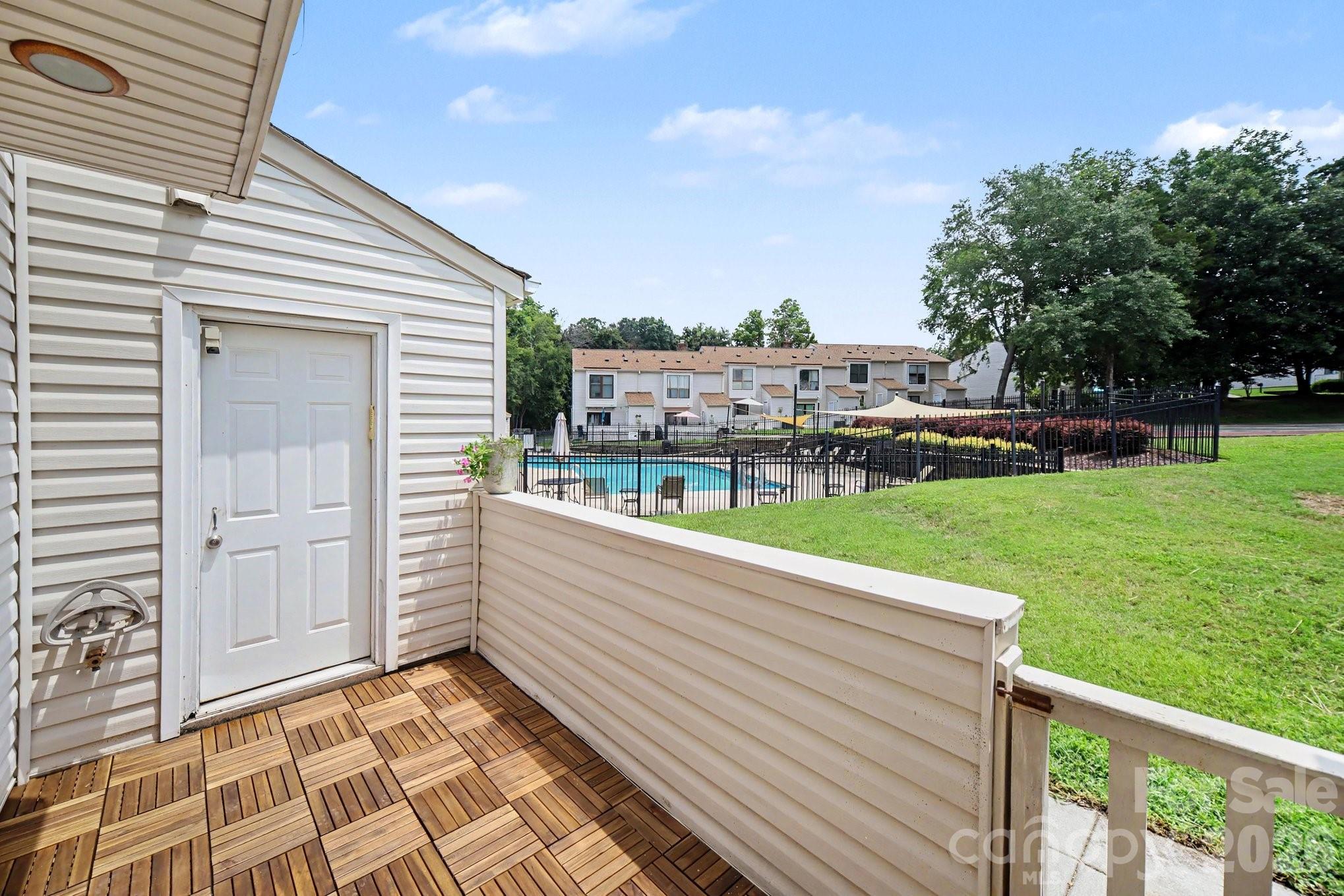 11009 Carmel Crossing Road Property Photo 22