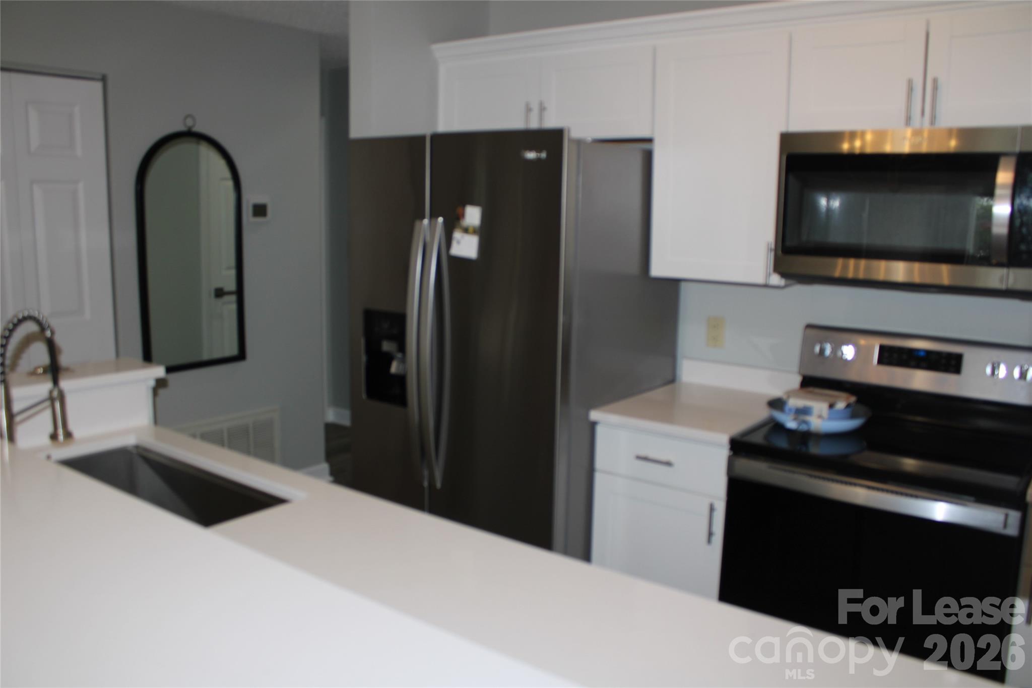 17919 Kings Point Drive E Property Photo 3