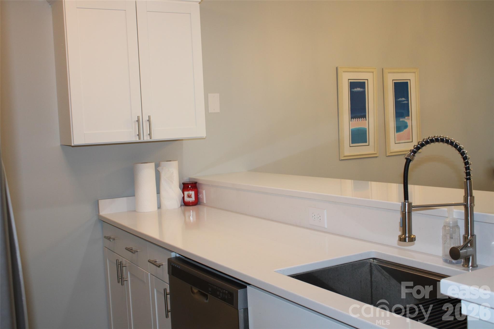 17919 Kings Point Drive E Property Photo 4