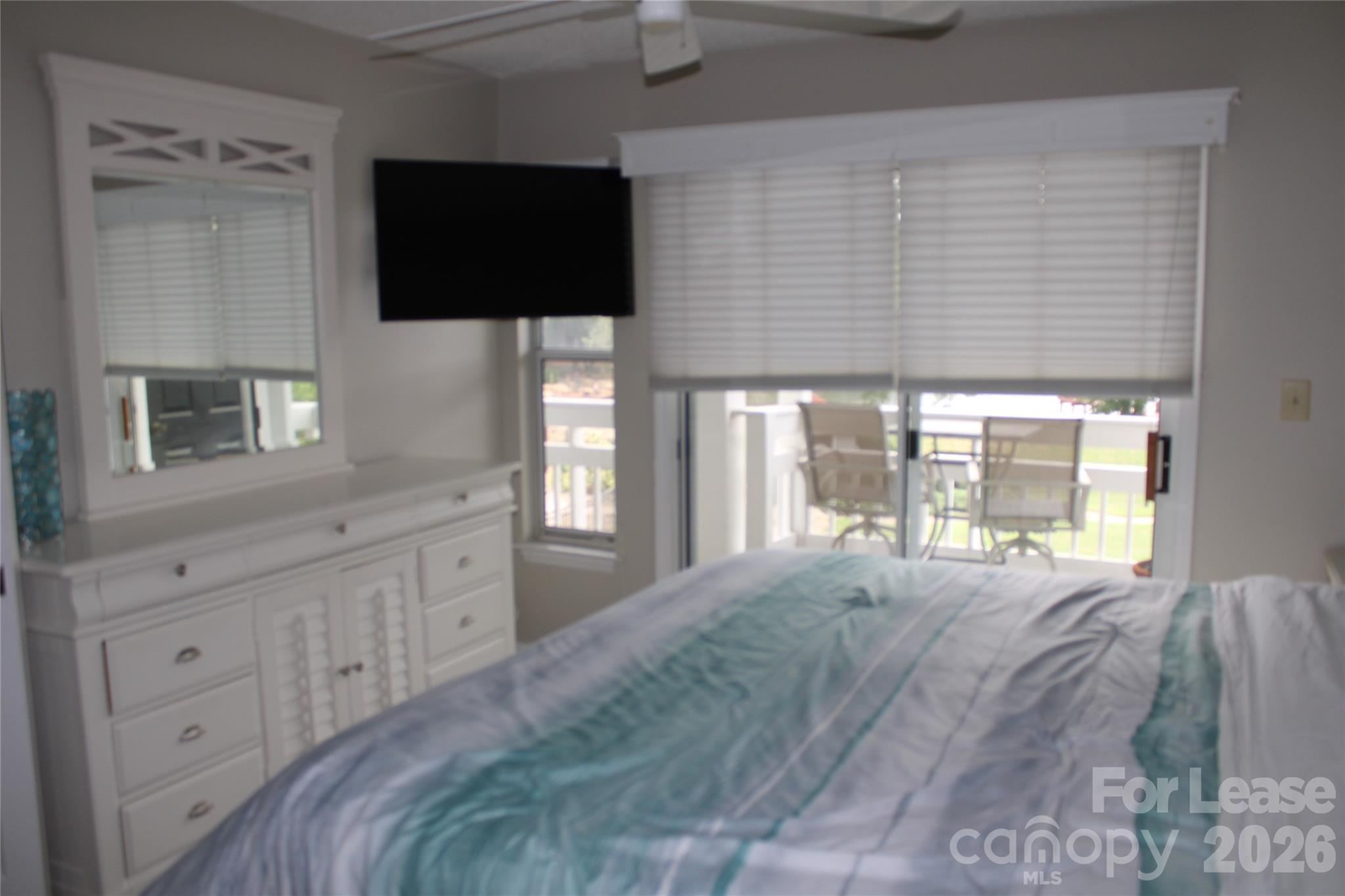 17919 Kings Point Drive E Property Photo 14