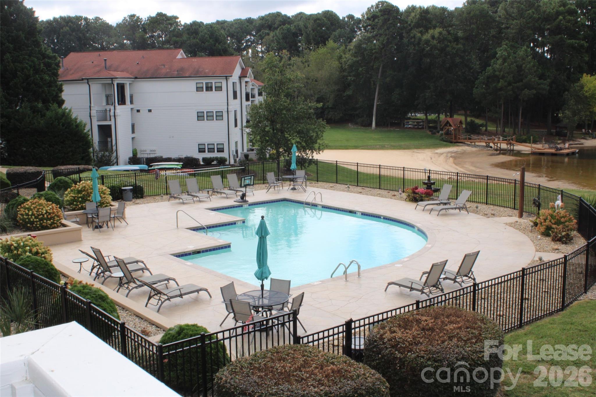 17919 Kings Point Drive E Property Photo 22