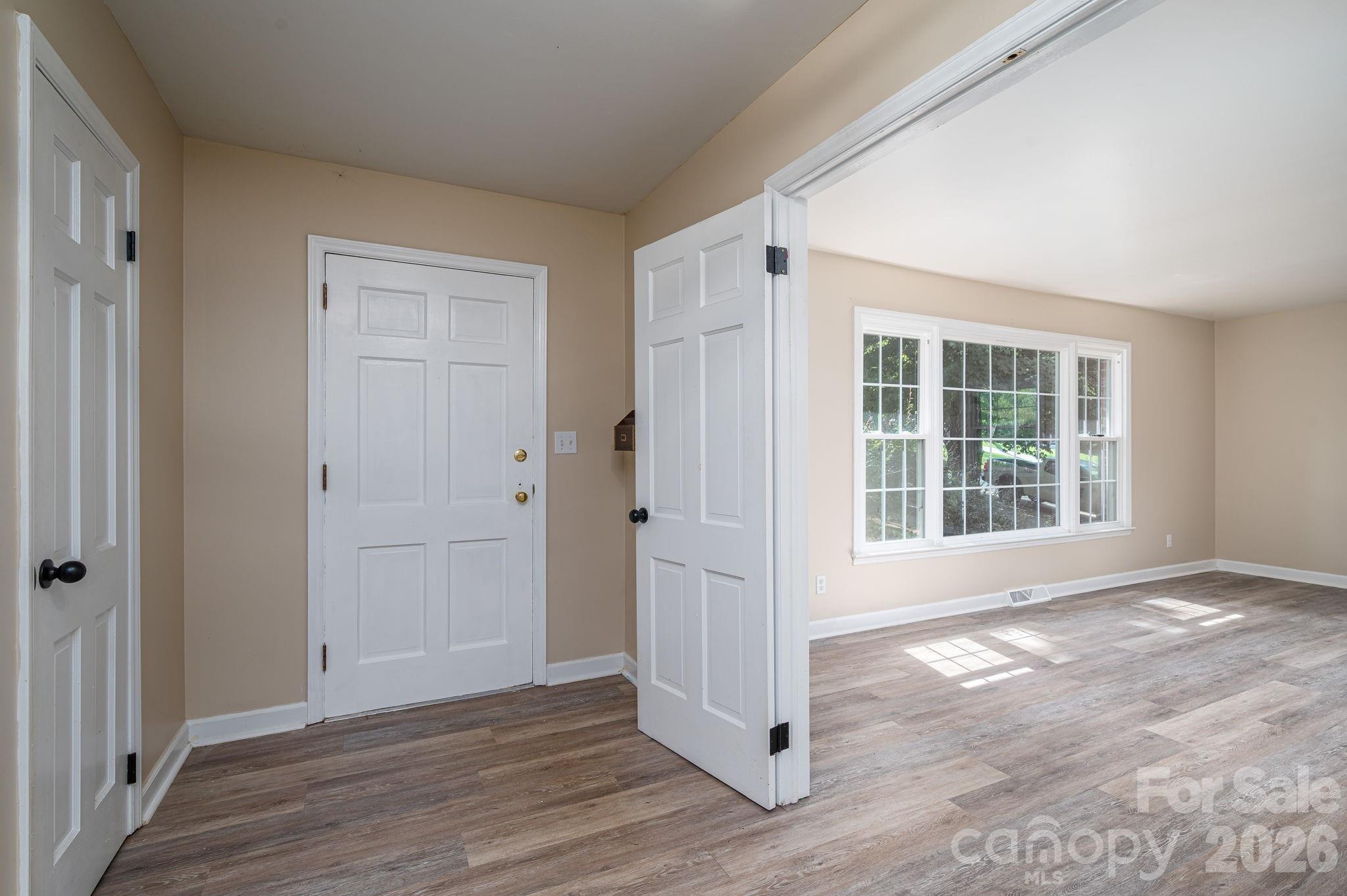 304 Windsor Drive Property Photo 6