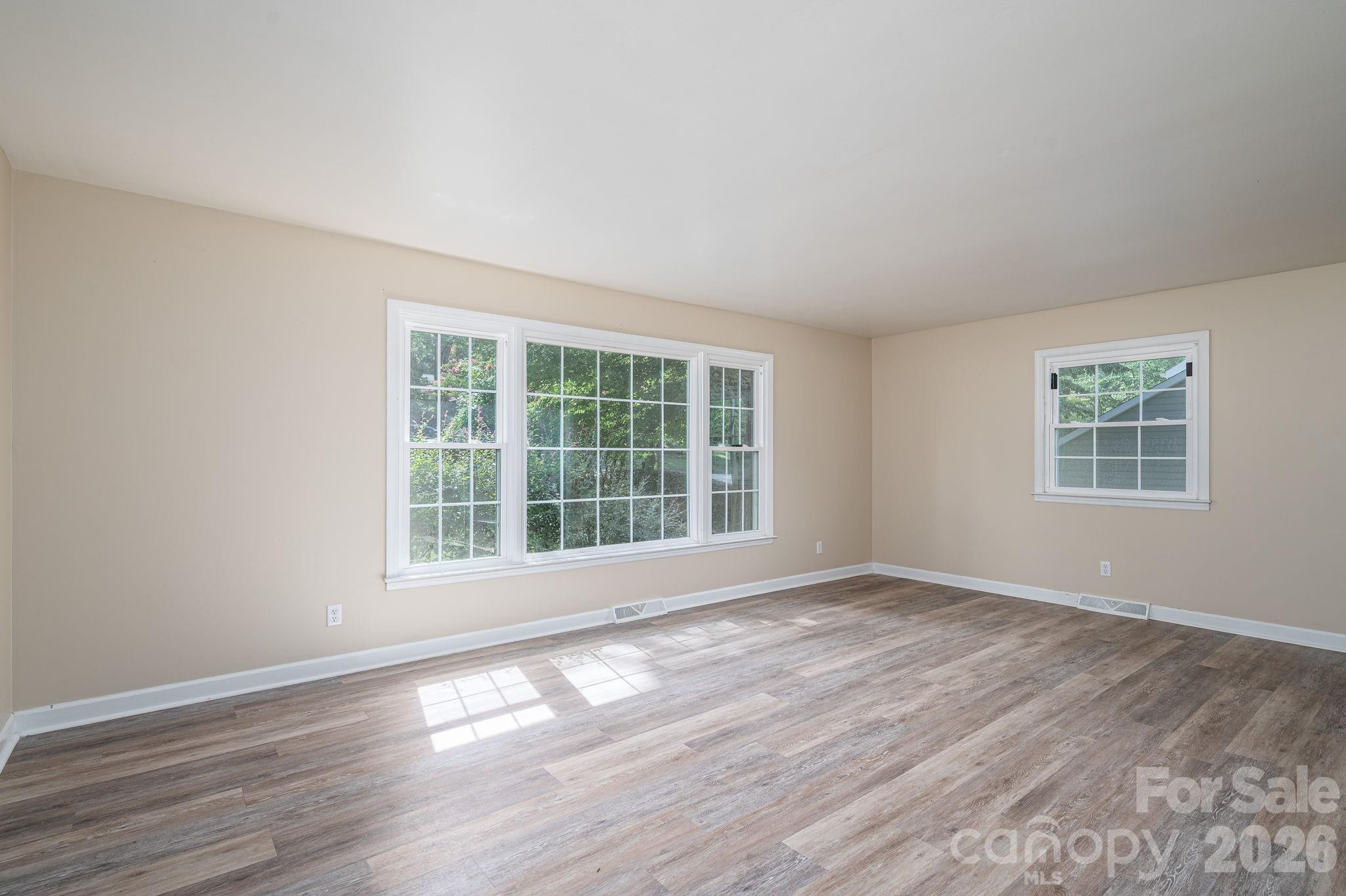 304 Windsor Drive Property Photo 8