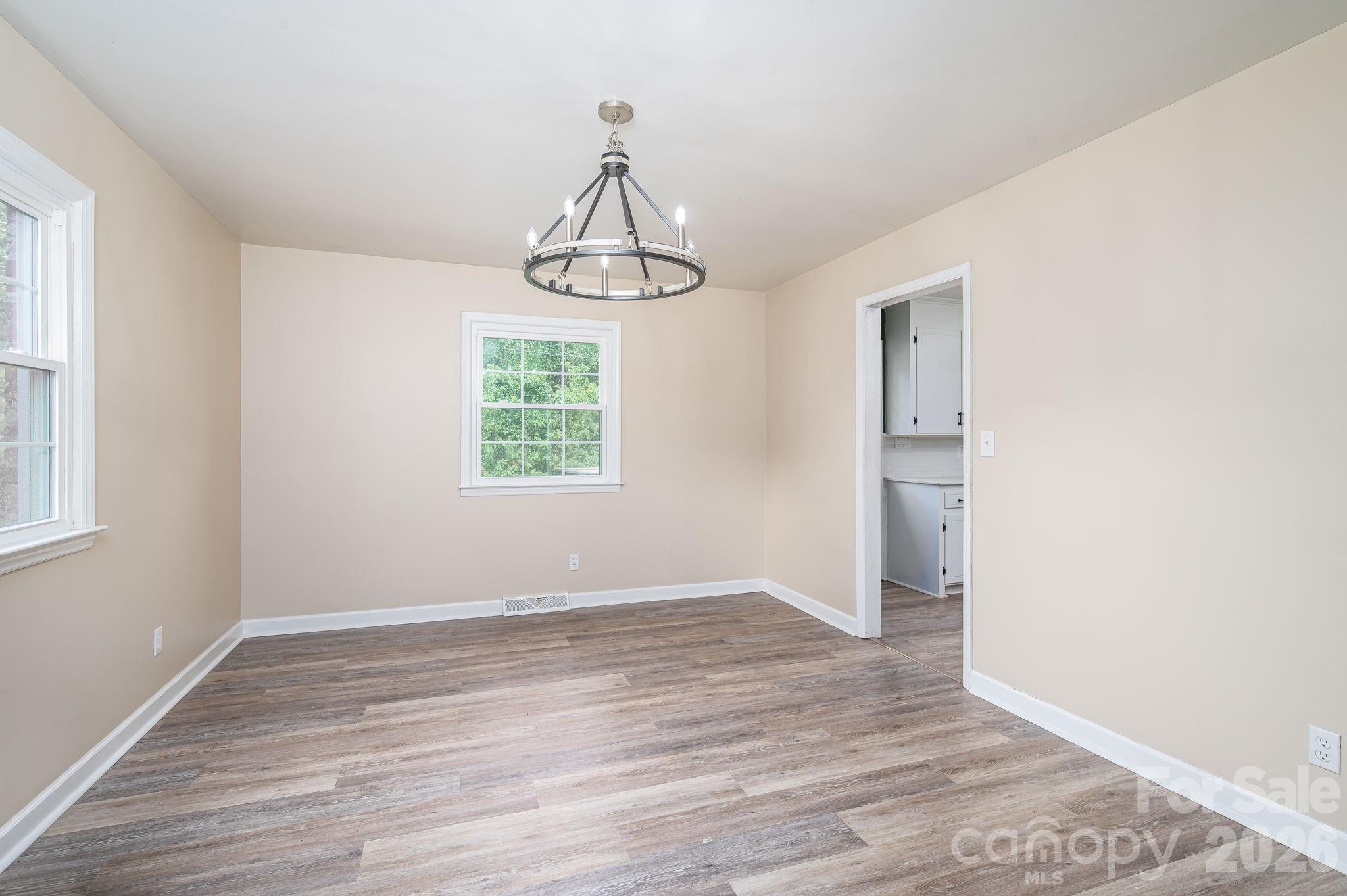 304 Windsor Drive Property Photo 10