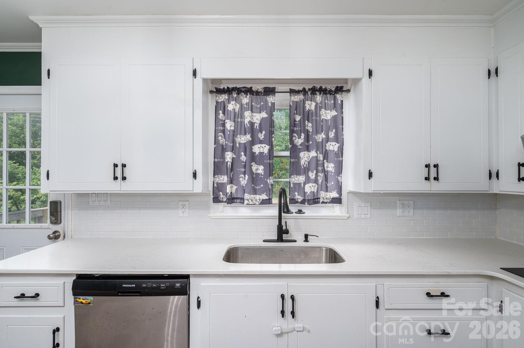 304 Windsor Drive Property Photo 12