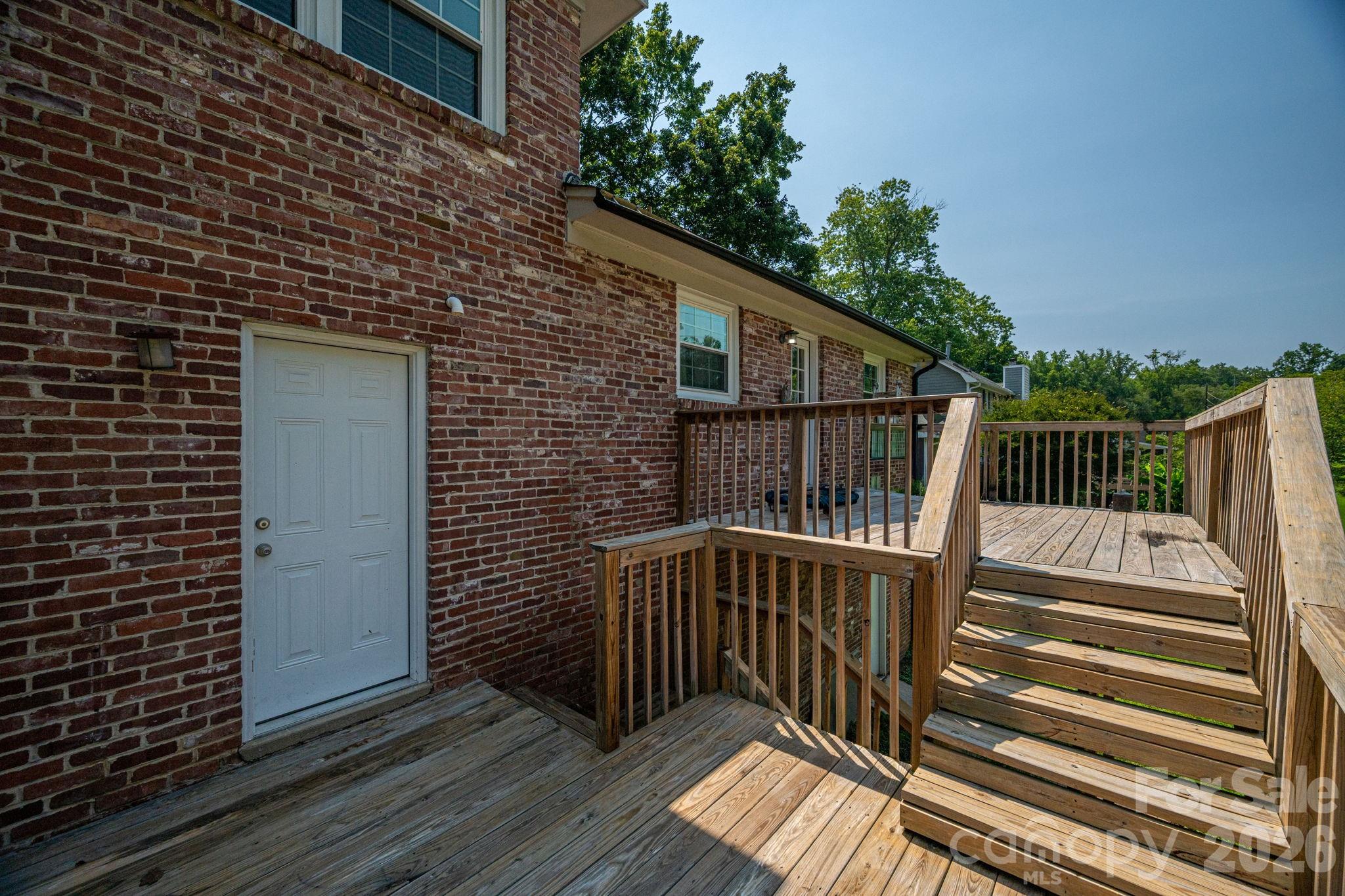 304 Windsor Drive Property Photo 35
