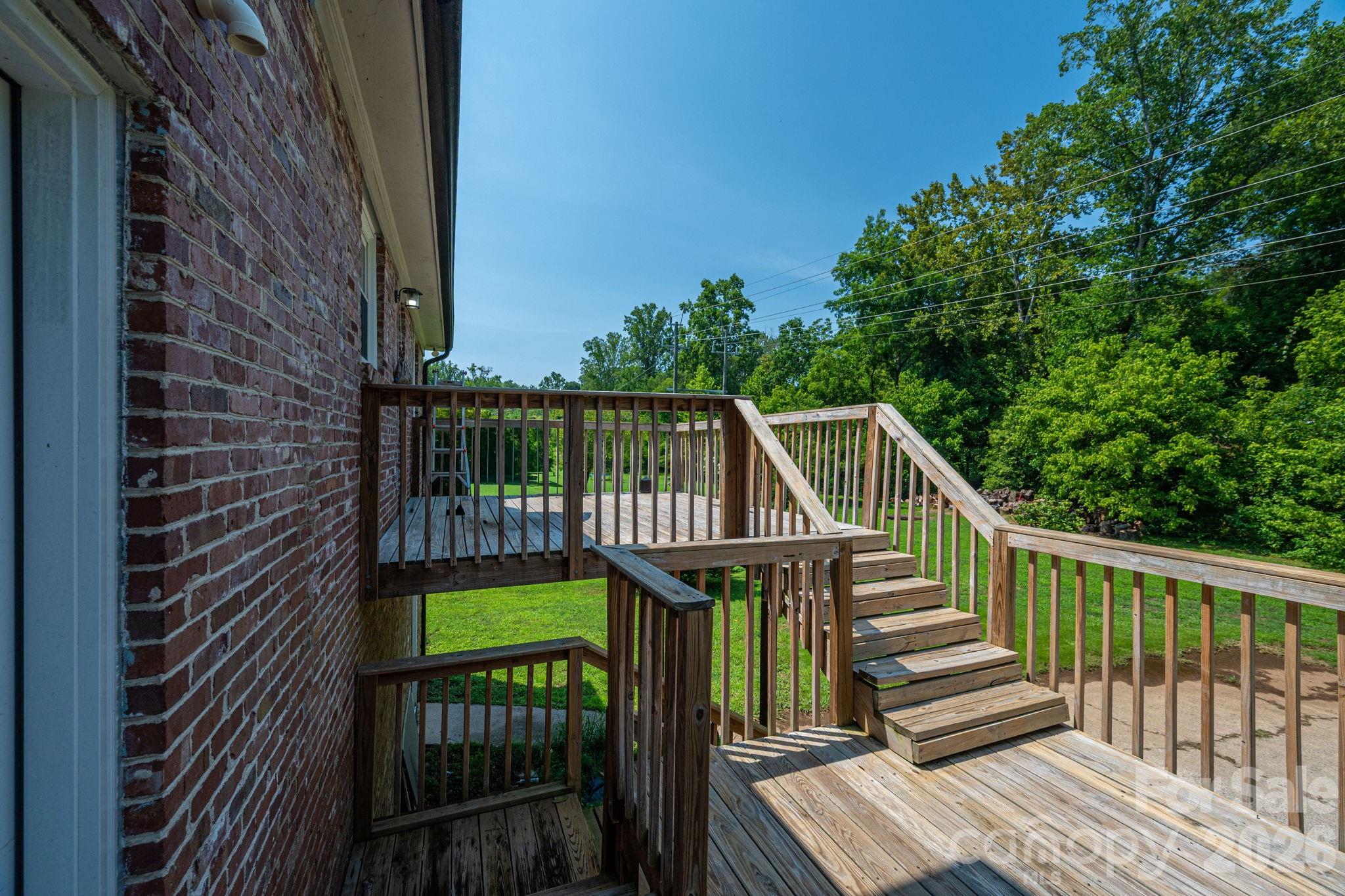304 Windsor Drive Property Photo 35