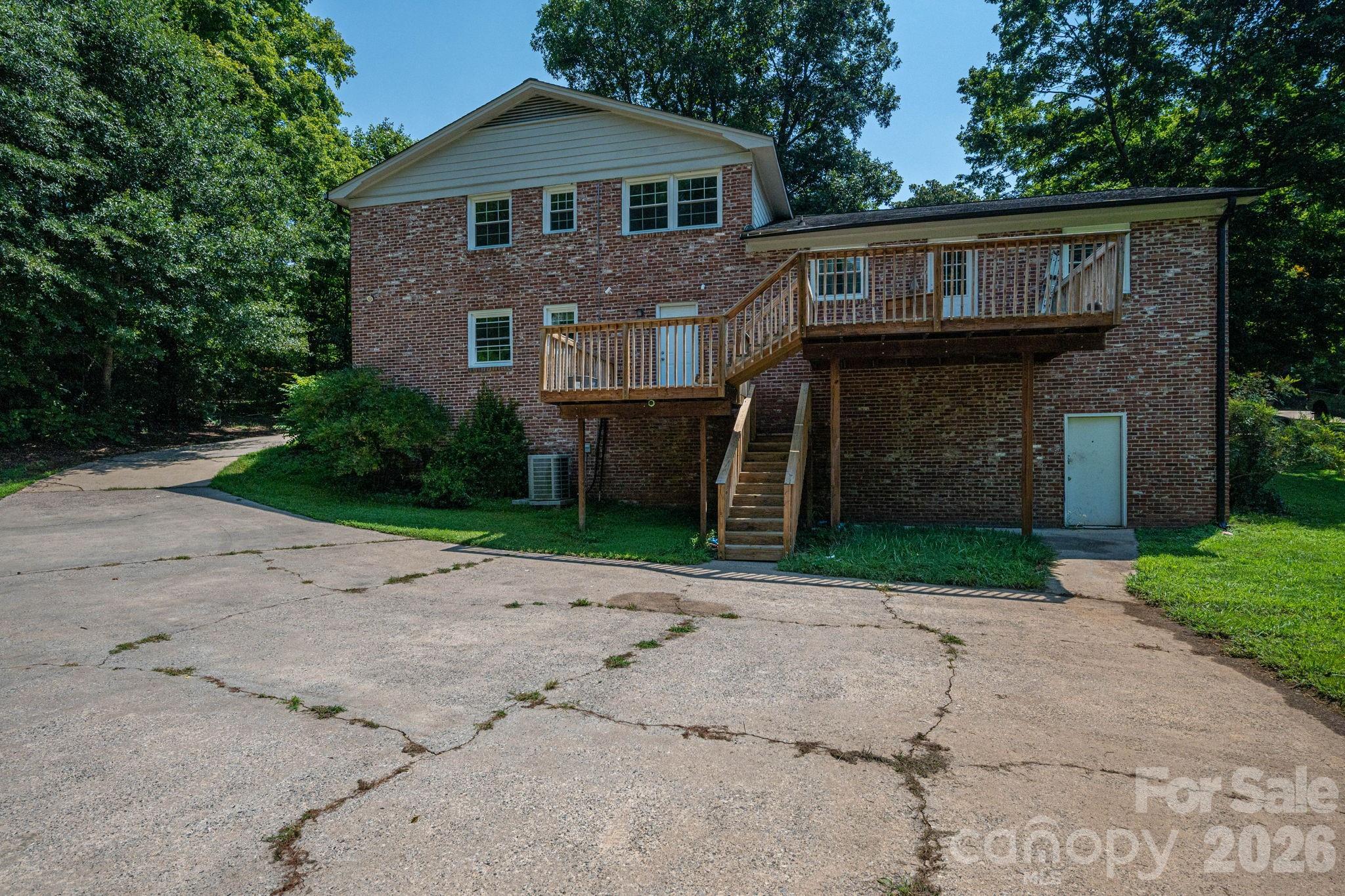304 Windsor Drive Property Photo 38