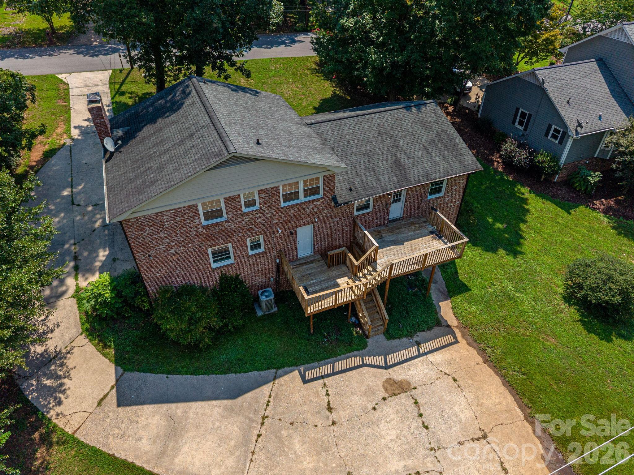 304 Windsor Drive Property Photo 40