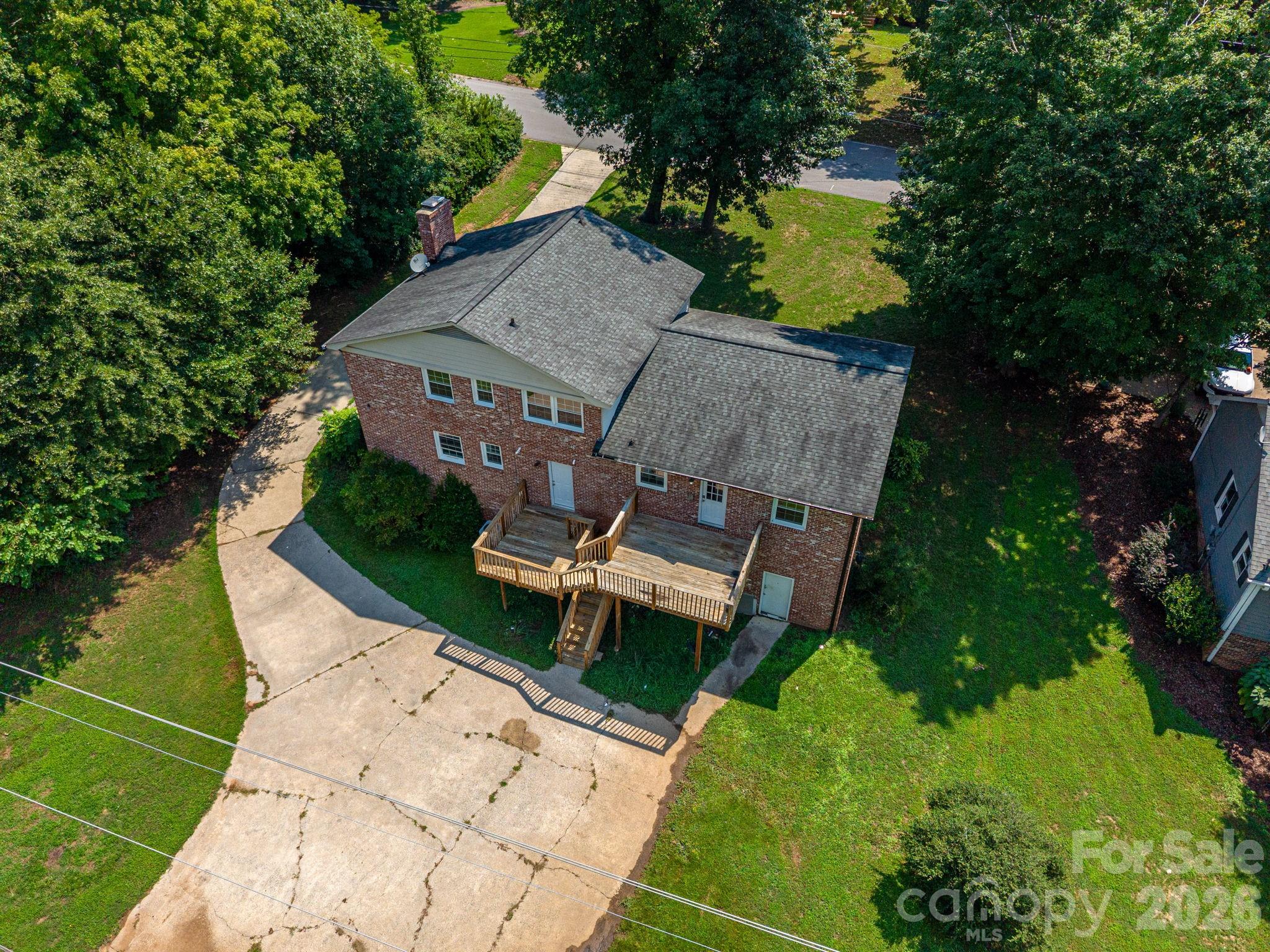 304 Windsor Drive Property Photo 43