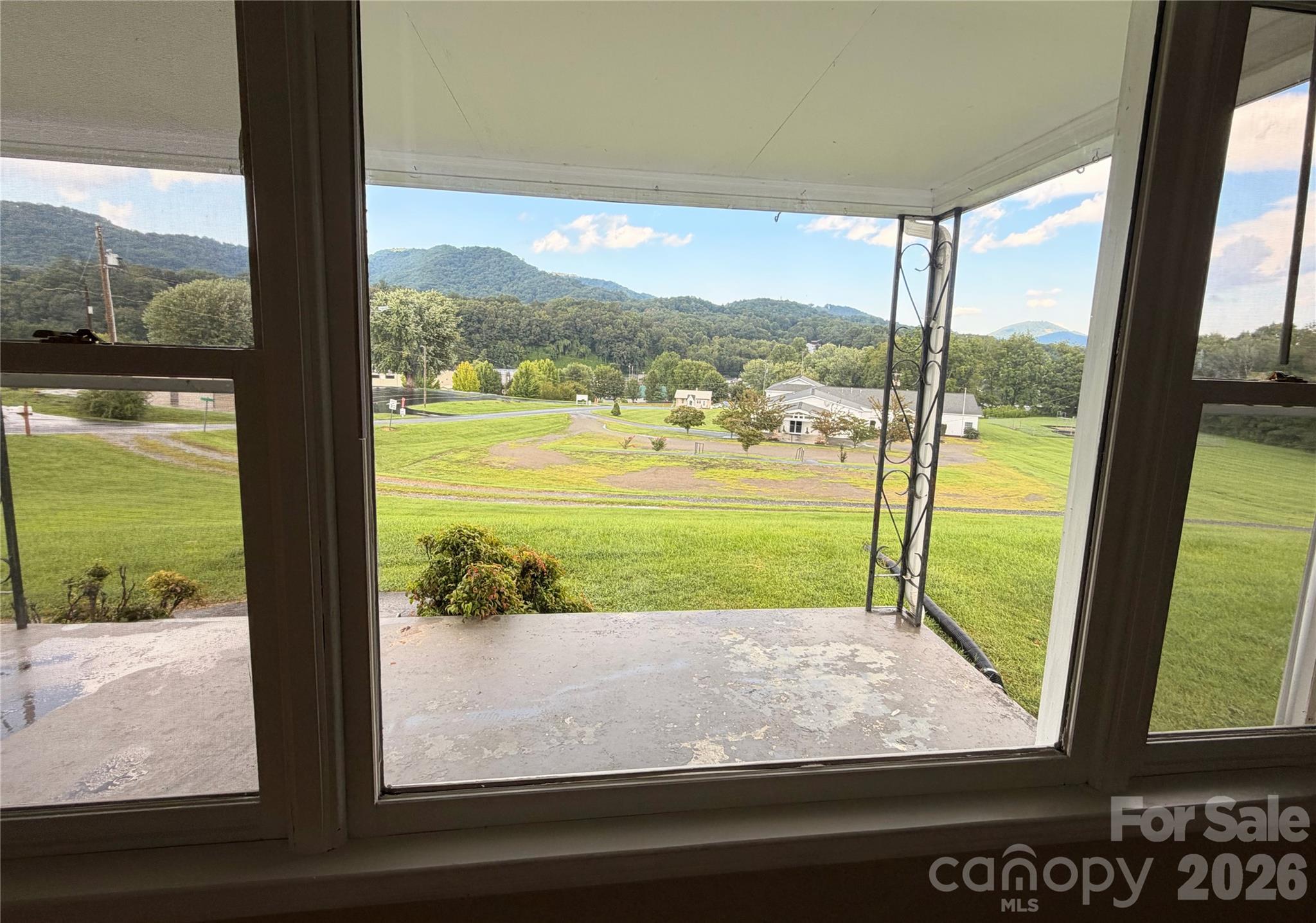 175 Hampshire Drive Property Photo 8