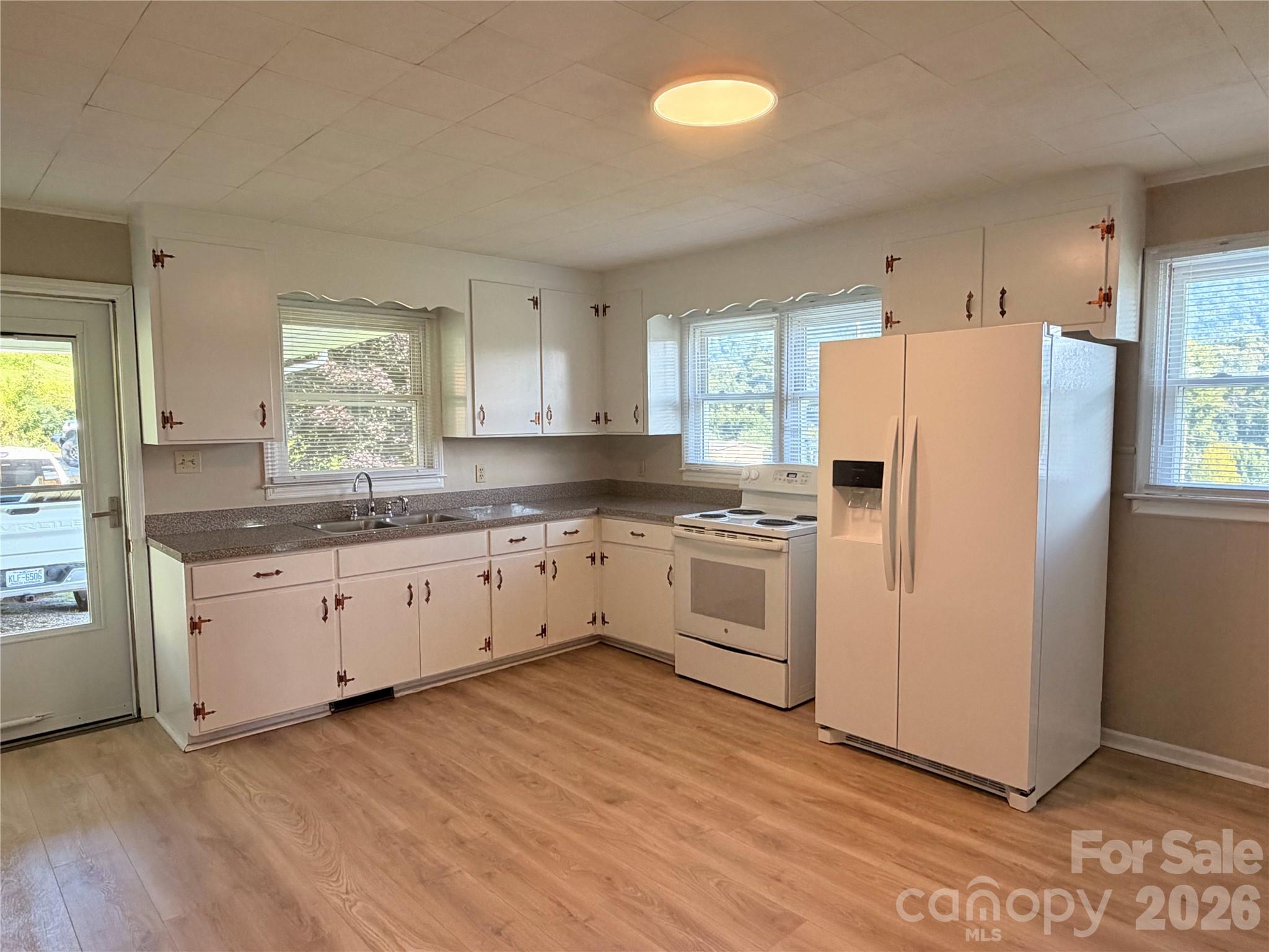 175 Hampshire Drive Property Photo 9
