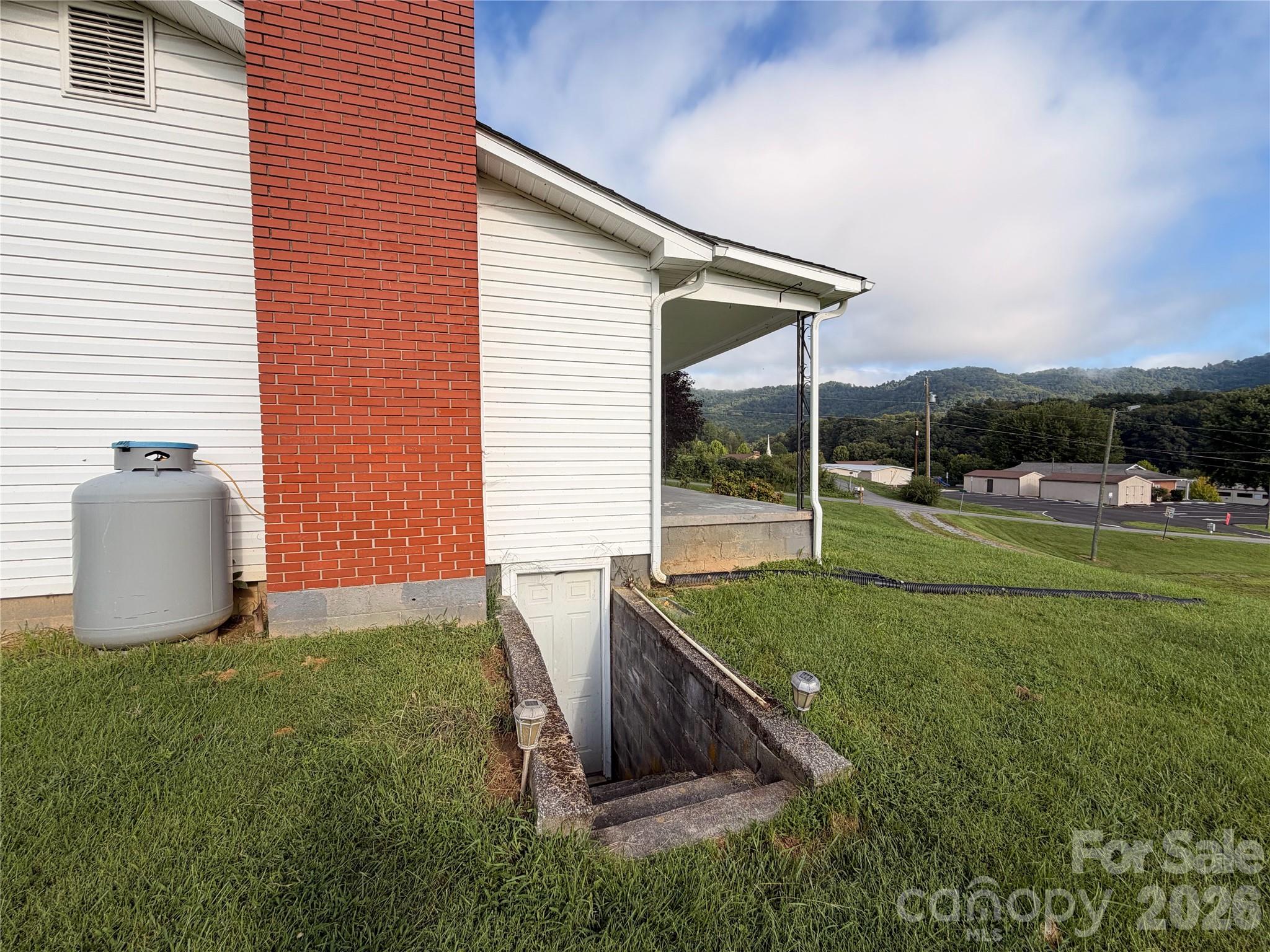 175 Hampshire Drive Property Photo 22