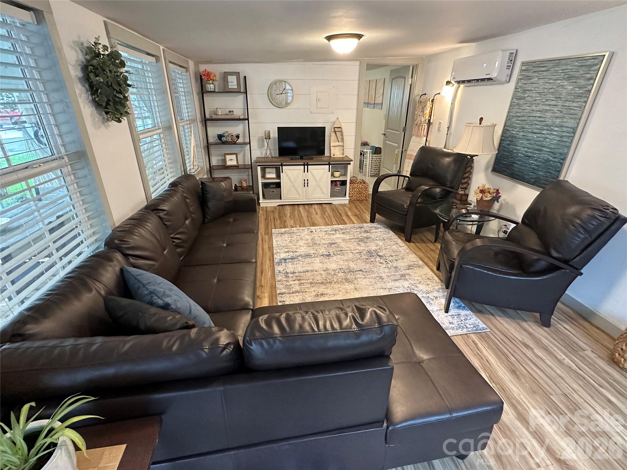 120 Cardinal Drive Property Photo 3