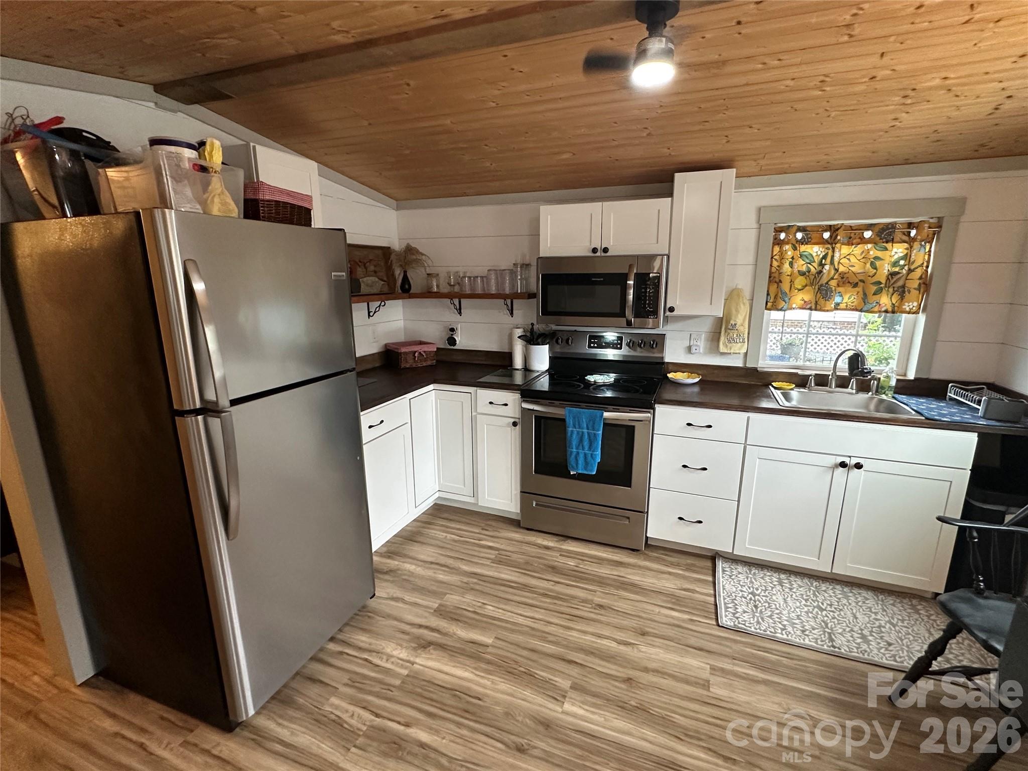 120 Cardinal Drive Property Photo 10