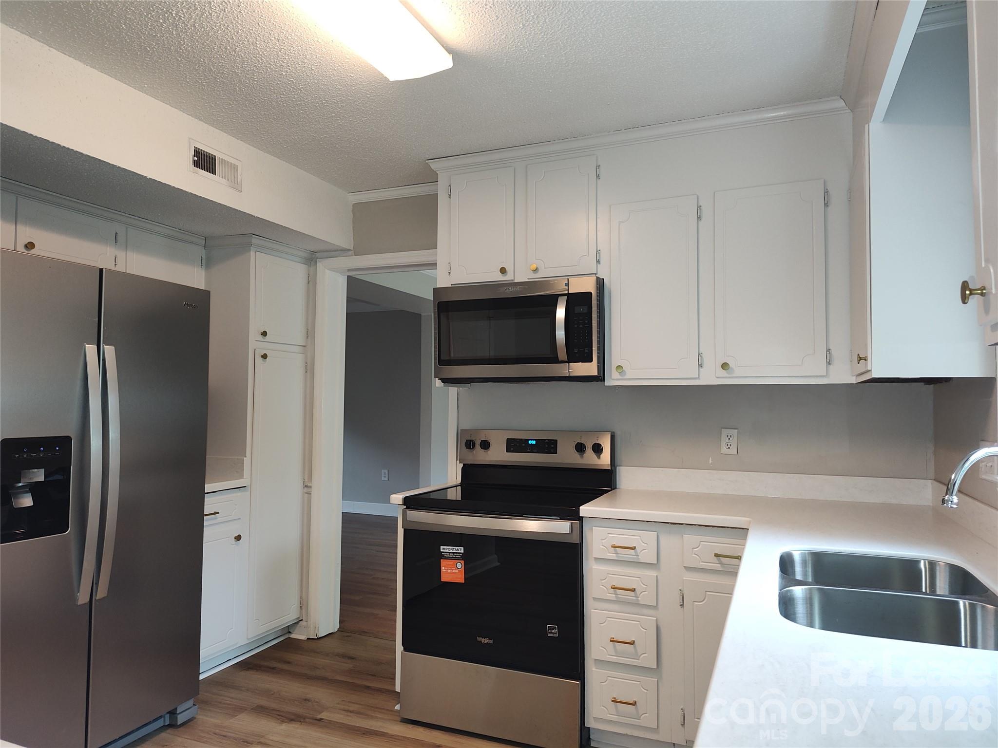 7413 Doves Nest Circle Property Photo 4