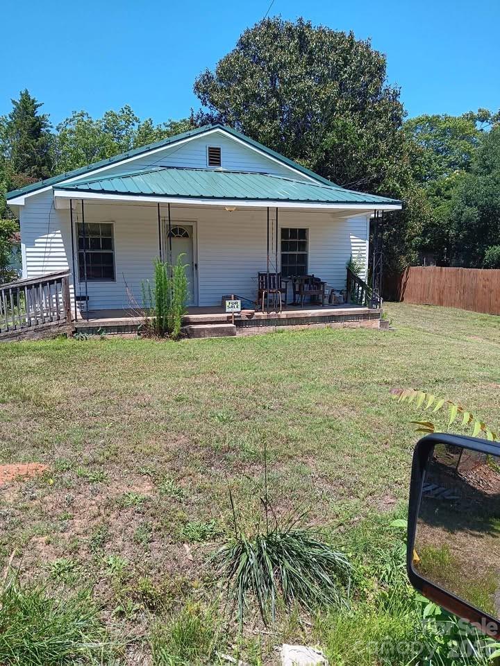 303 Lily Street Property Photo 1