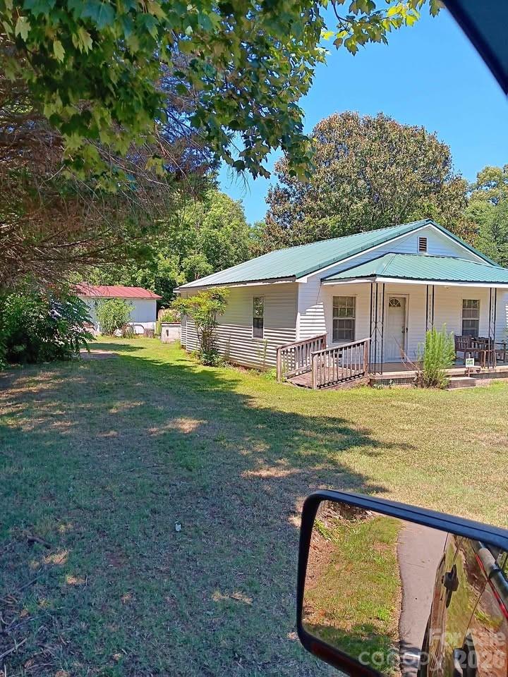303 Lily Street Property Photo 2
